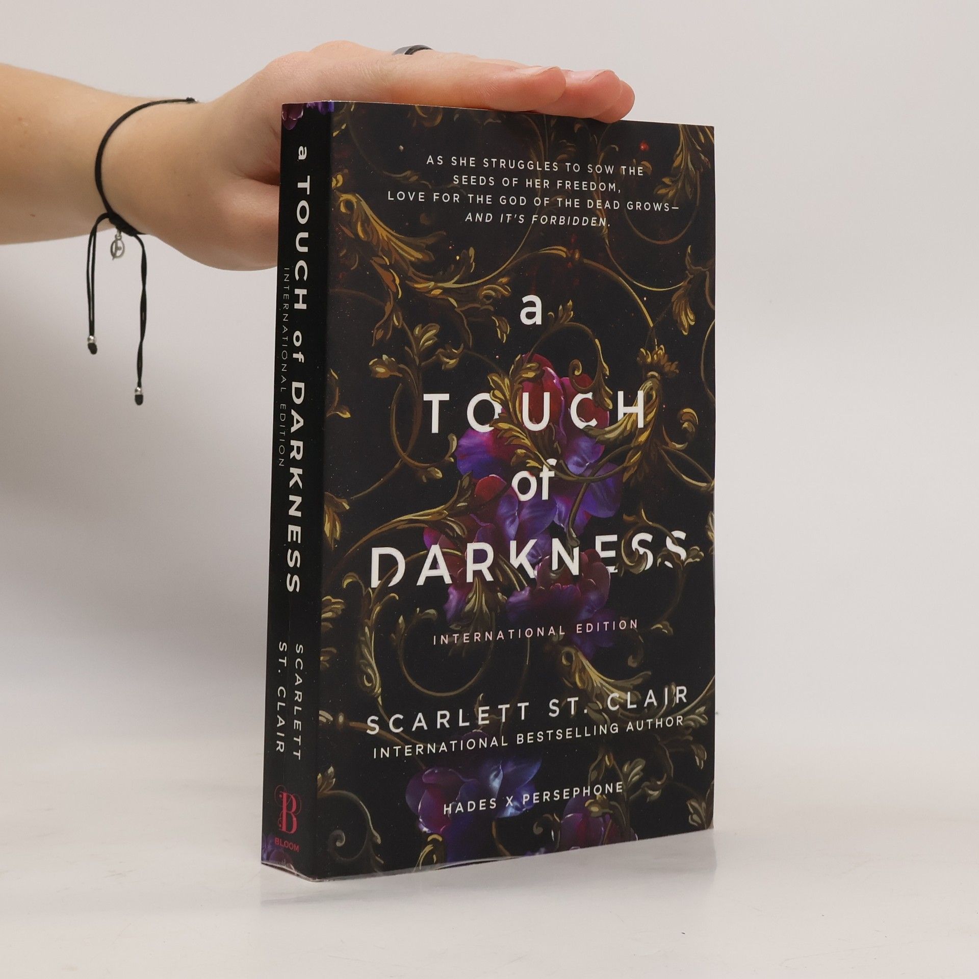 Scarlett St. Clair A Touch of Darkness