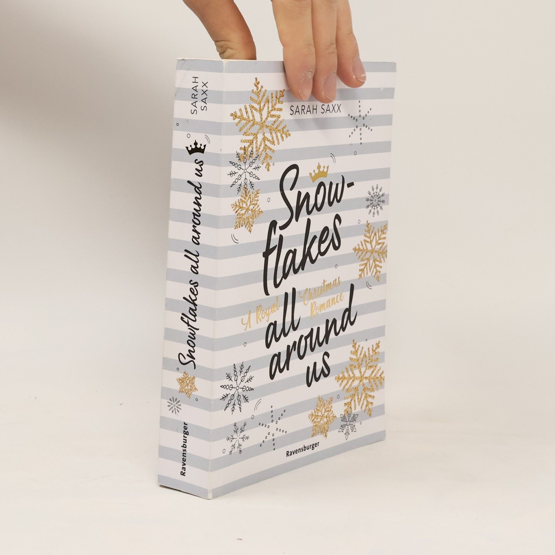 Sarah Saxx Snowflakes all around us