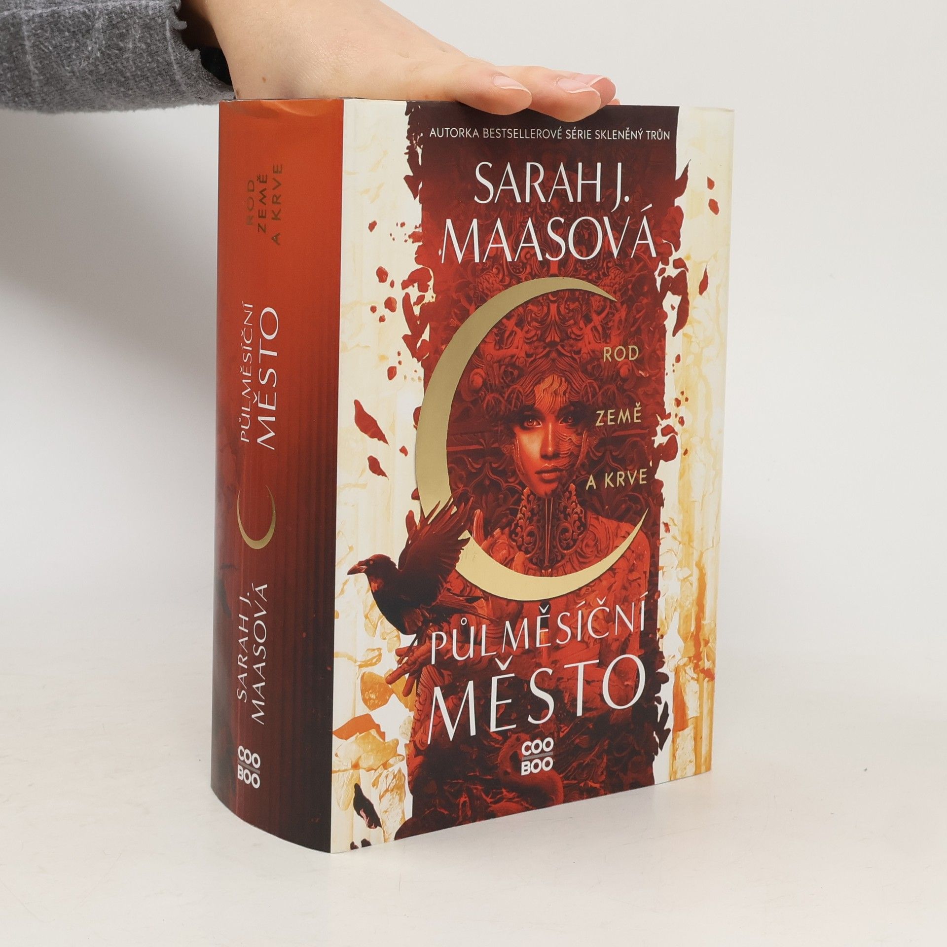 Sarah J. Maas Půlměsíční město. Rod země a krve