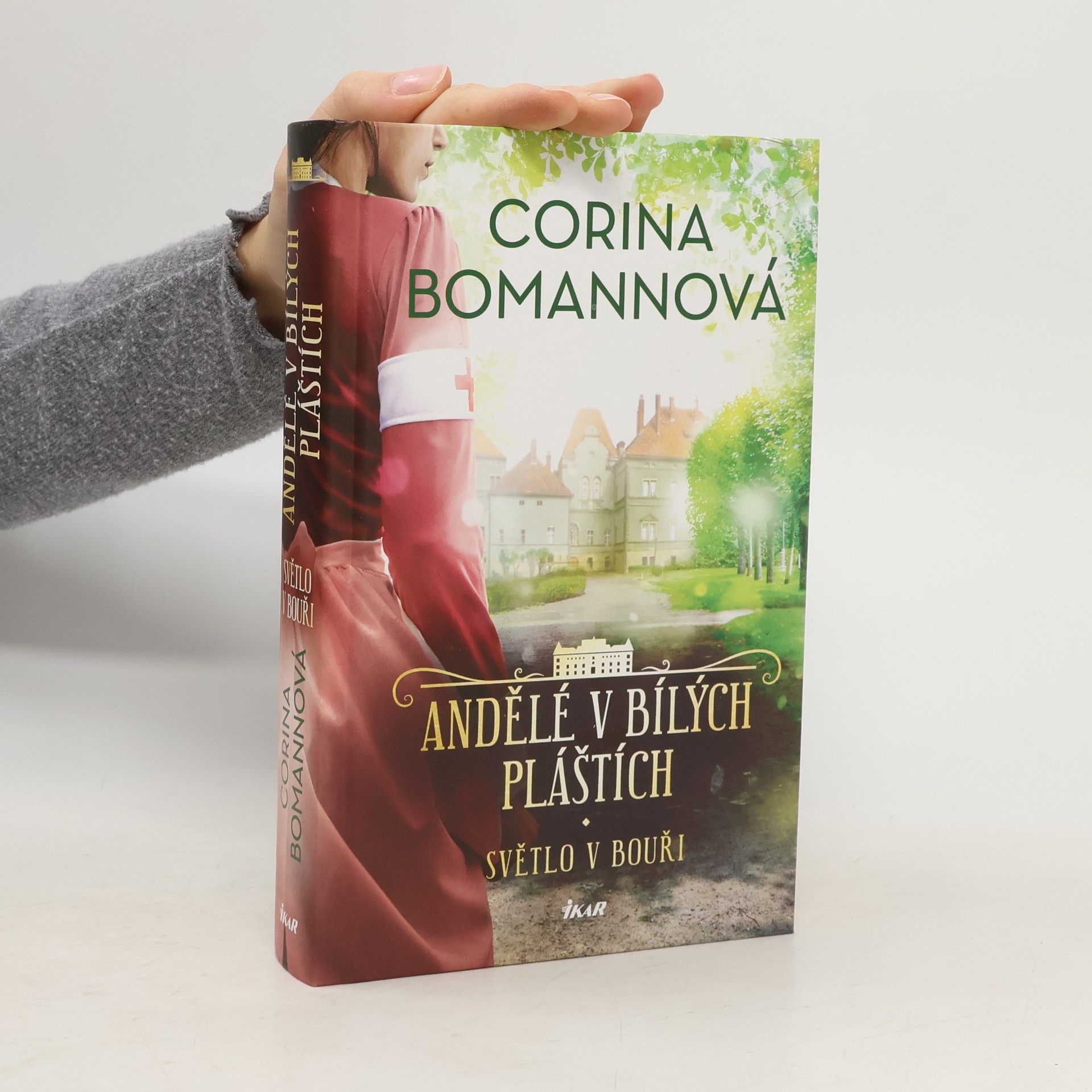 Corina Bomann Andělé v bílých pláštích