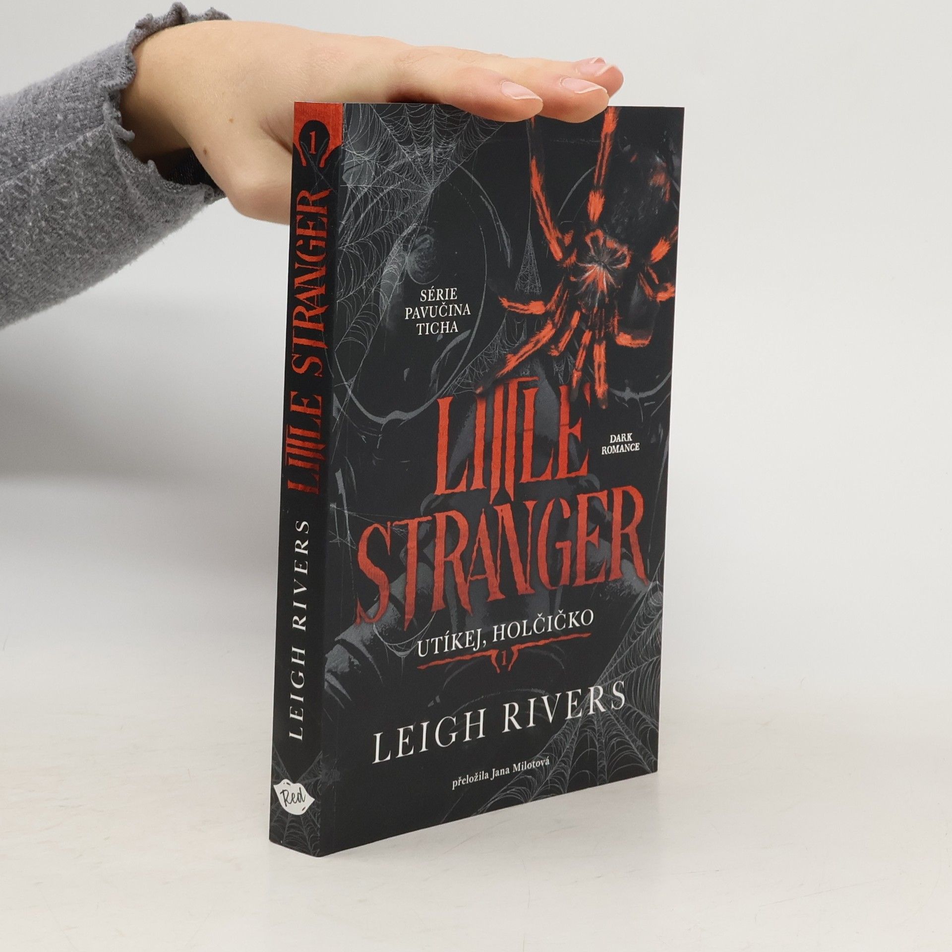 Leigh Rivers Little Stranger Utíkej, holčičko