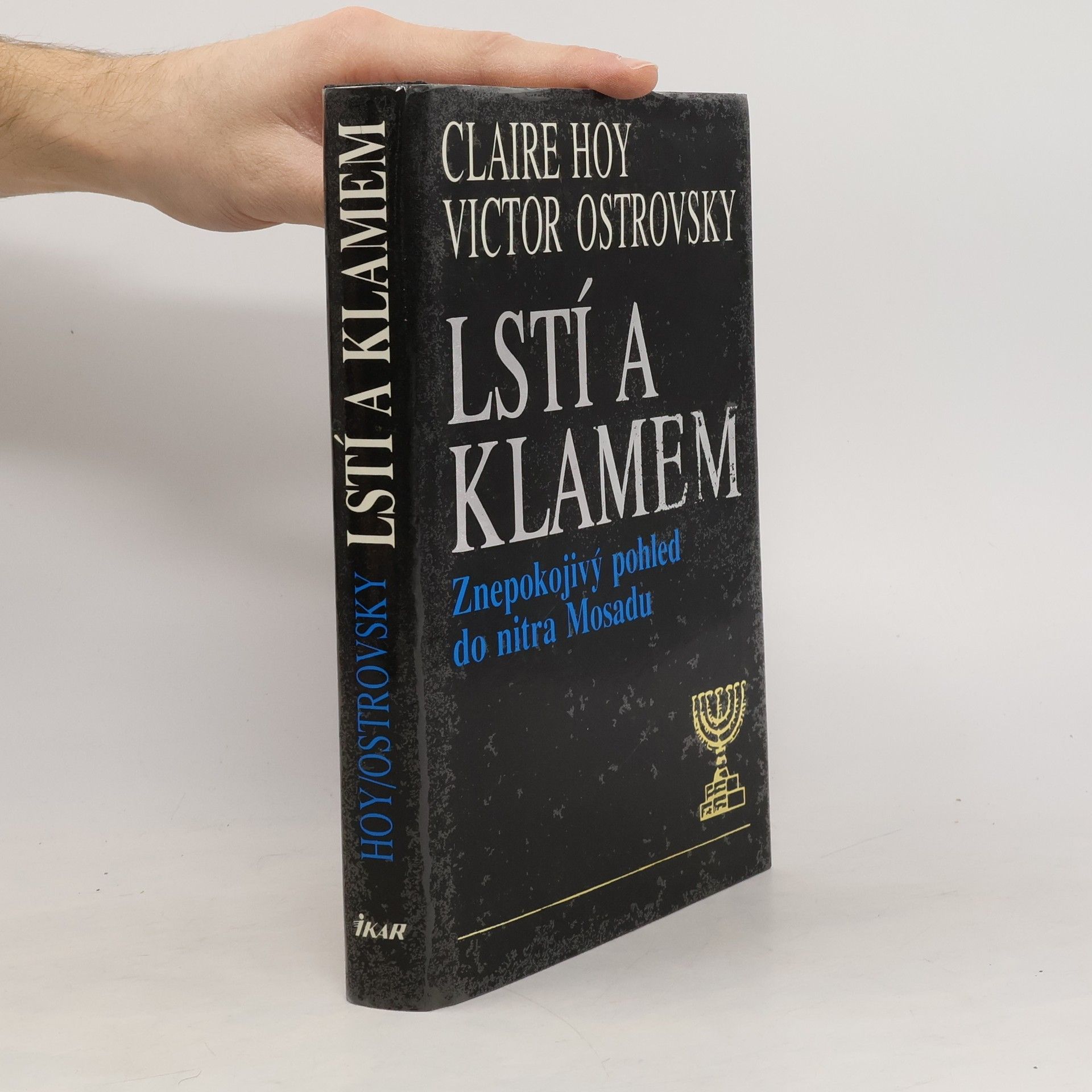 Claire Hoy Lstí a klamem: Znepokojivý pohled do nitra Mosadu