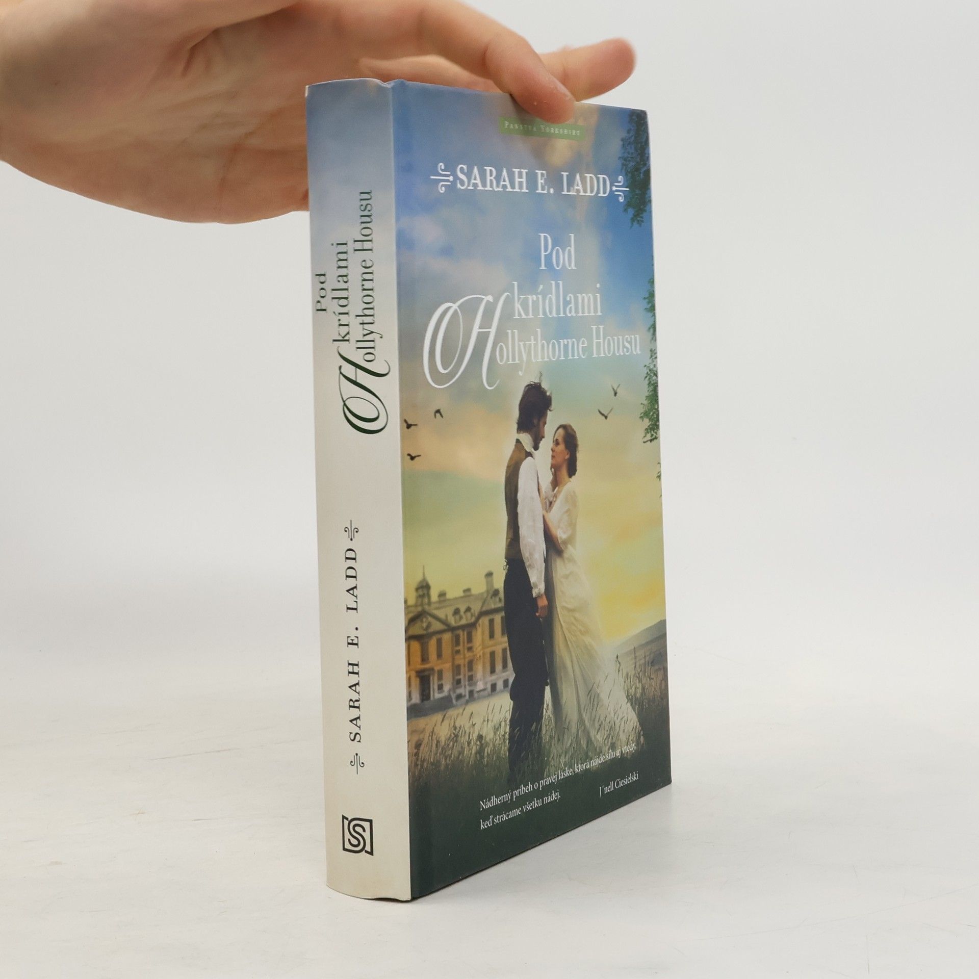 Pod krídlami Hollythorne House