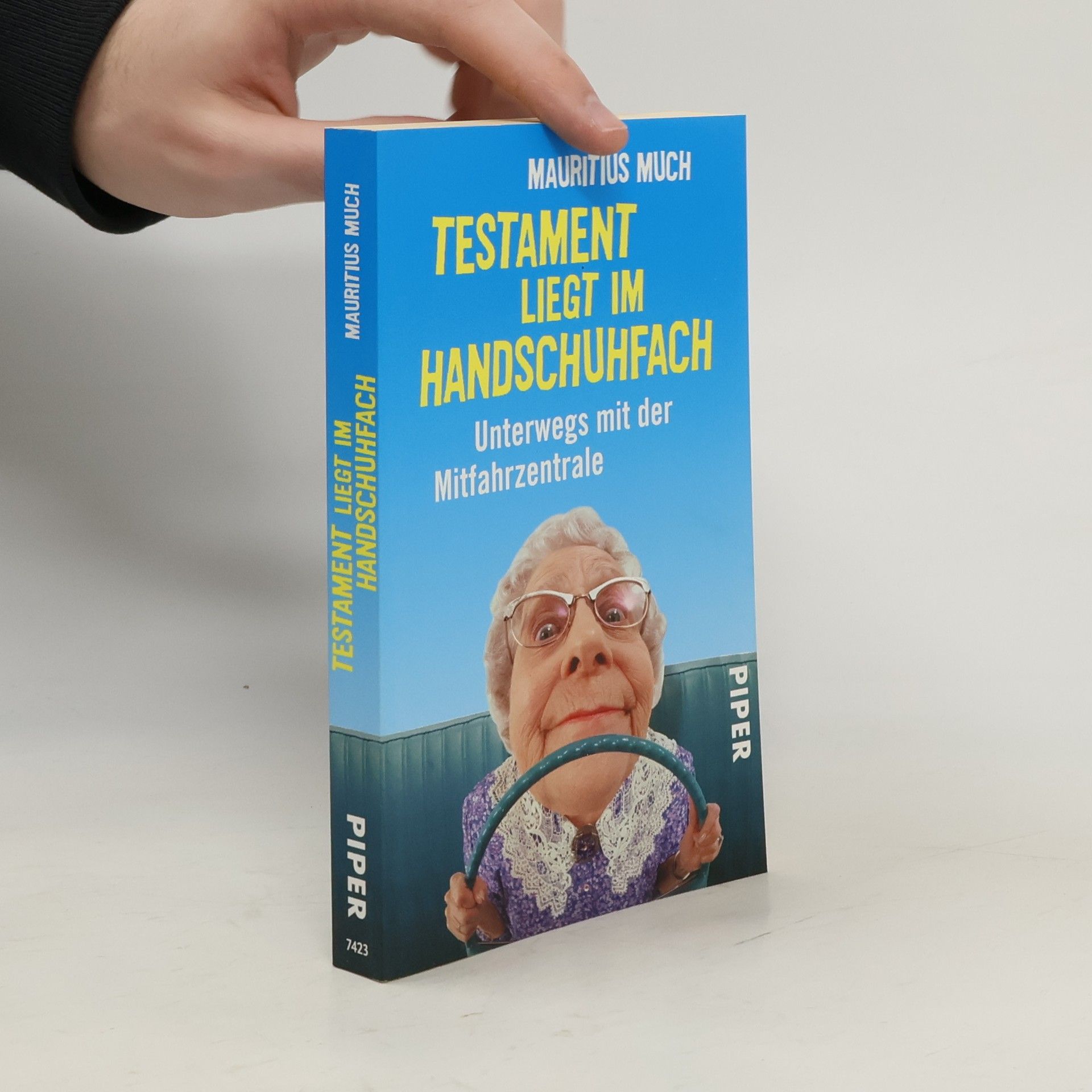 Mauritius Much Testament liegt im Handschuhfach