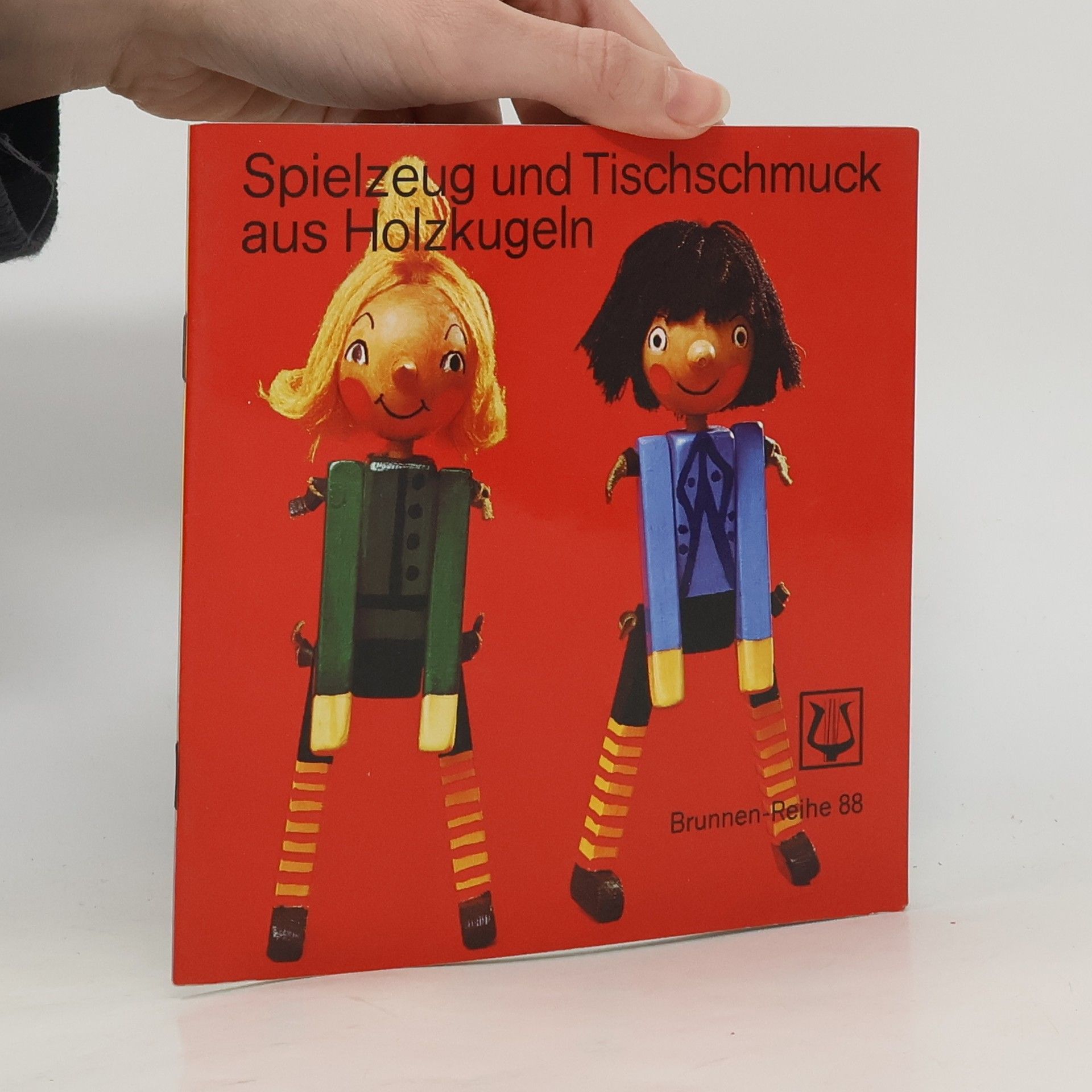 Spielzeug und Tischschmuck aus Holzkugeln