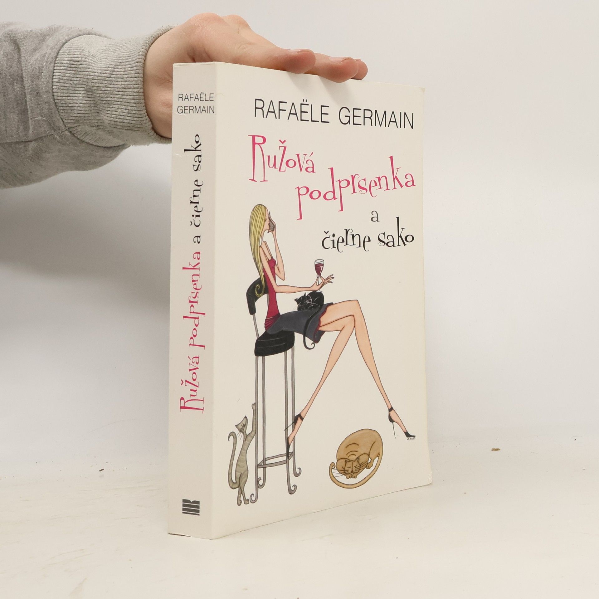 Rafaële Germain Ružová podprsenka a čierne sako