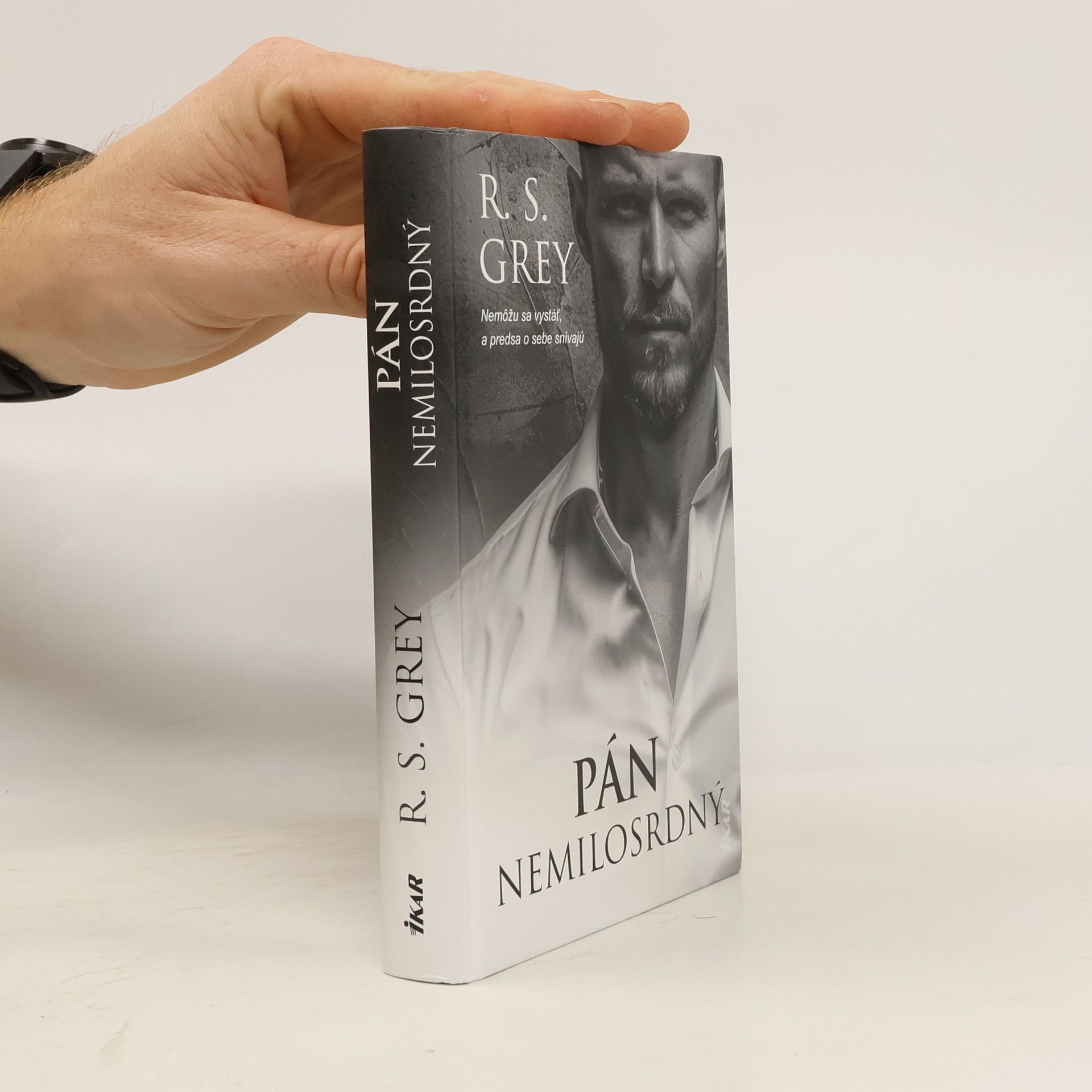 R. S. Grey Pán Nemilosrdný