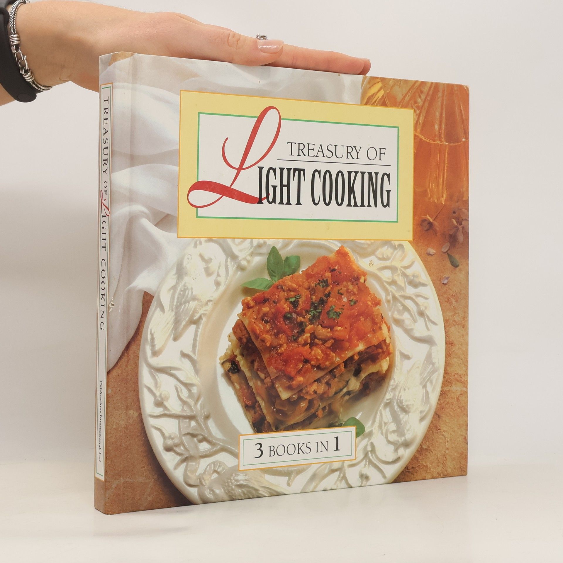 Publications International Ltd Treasury of Light Cooking