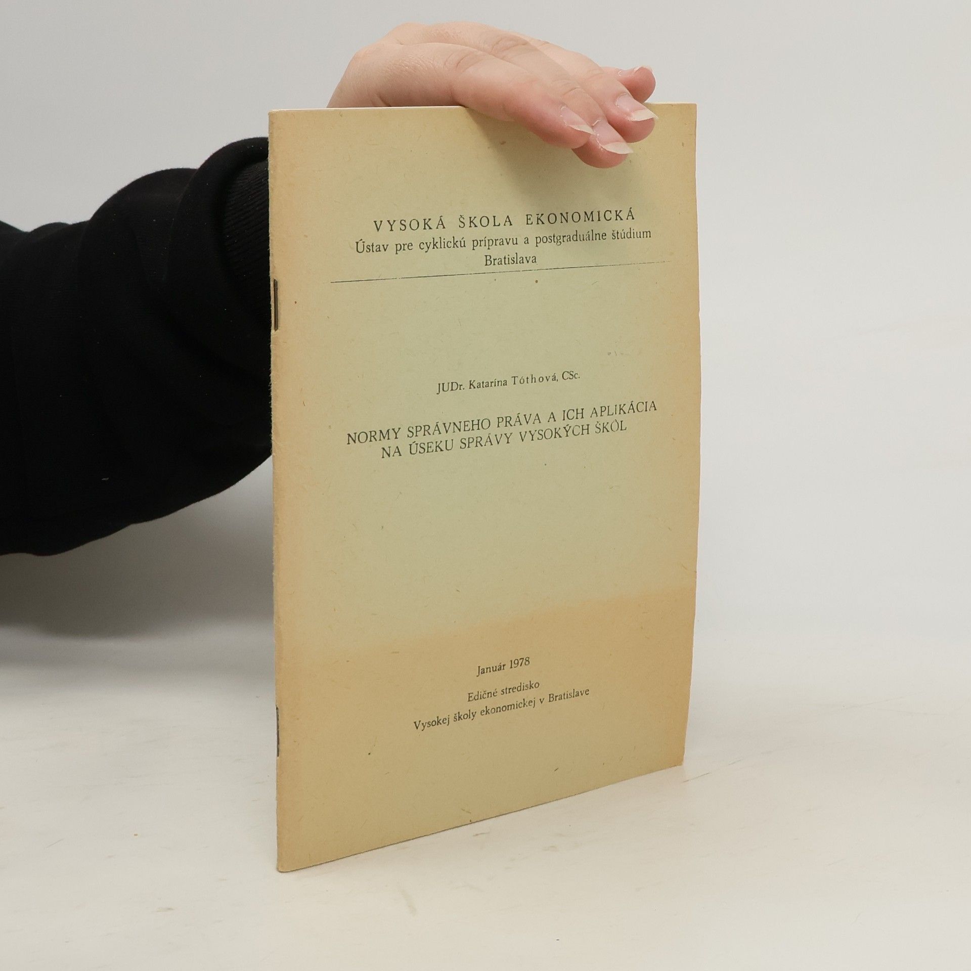 Normy správneho práva a ich aplikácia na úseku správy vysokých škol