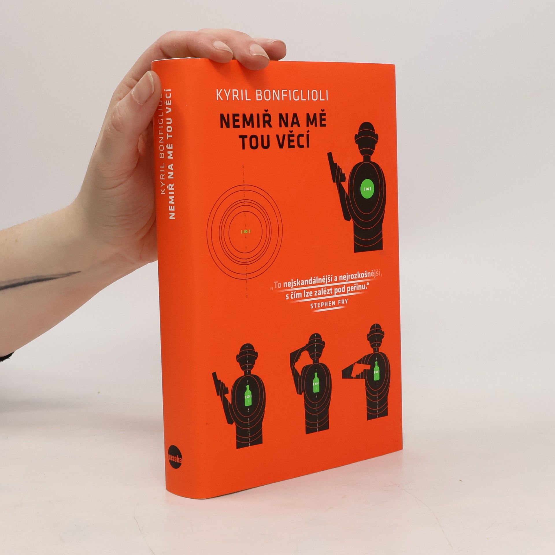 Kyril Bonfiglioli Nemiř na mě tou věcí