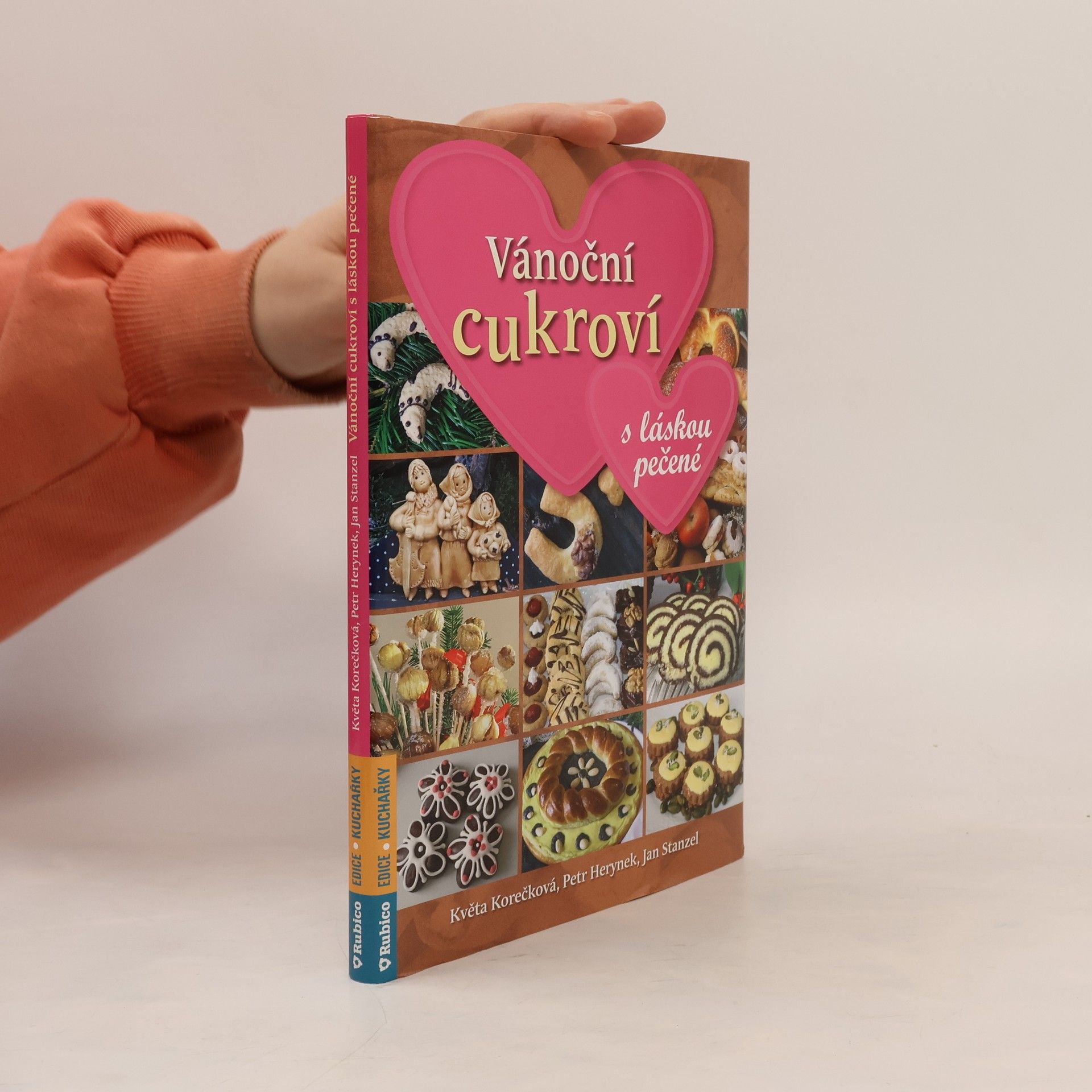 Květa Korečková Vánoční cukroví s láskou pečené