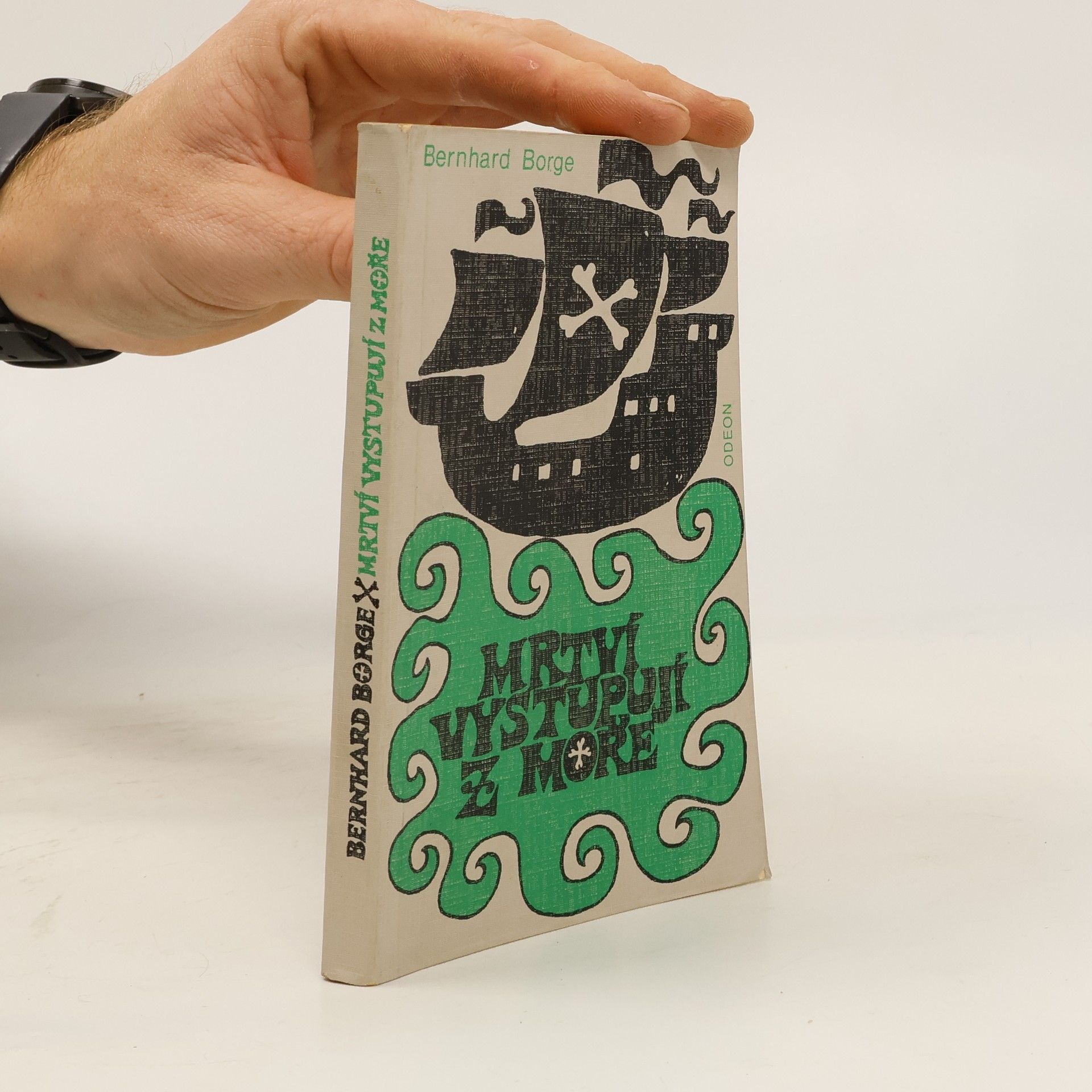 Mrtví vystupují z moře