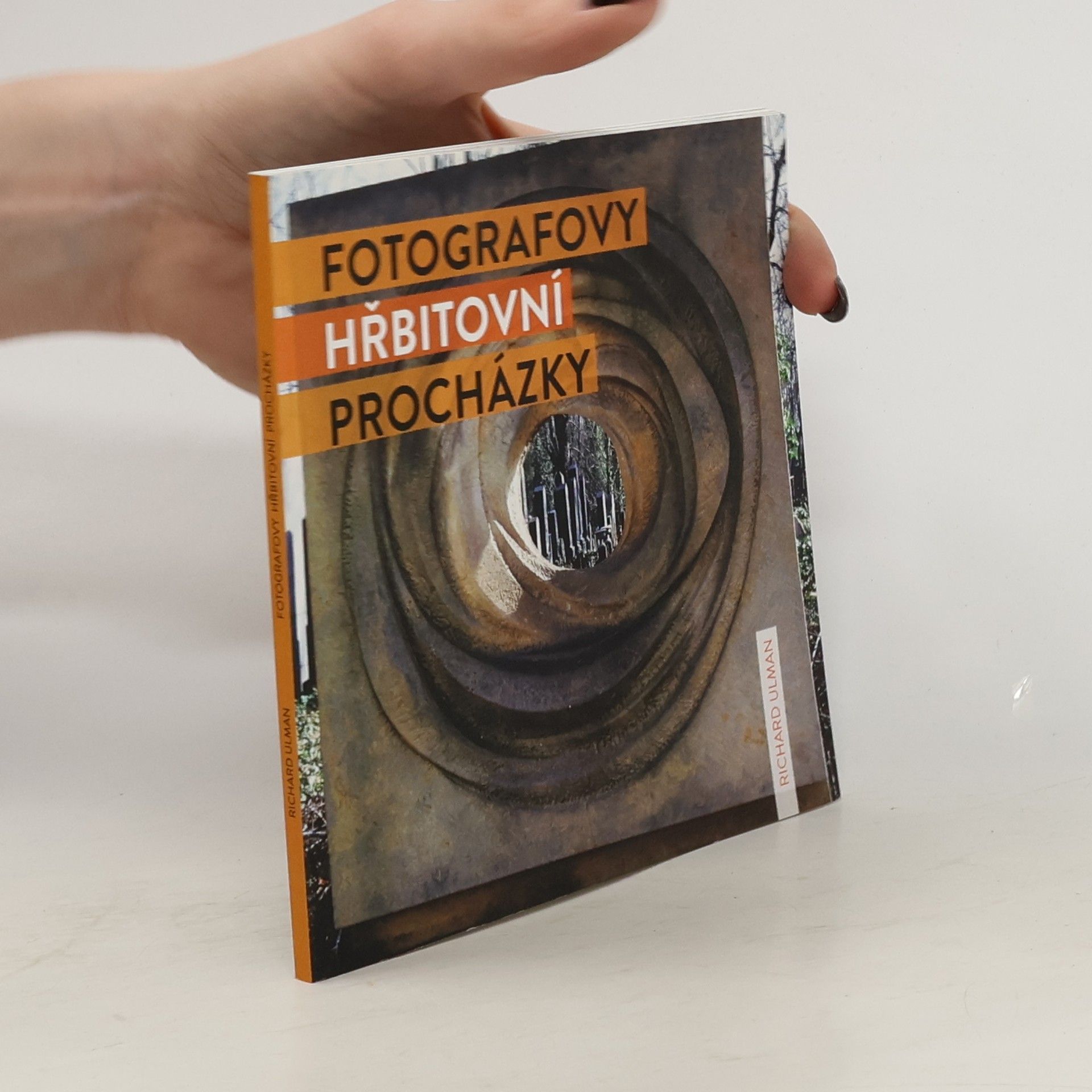 Fotografovy hřbitovní procházky