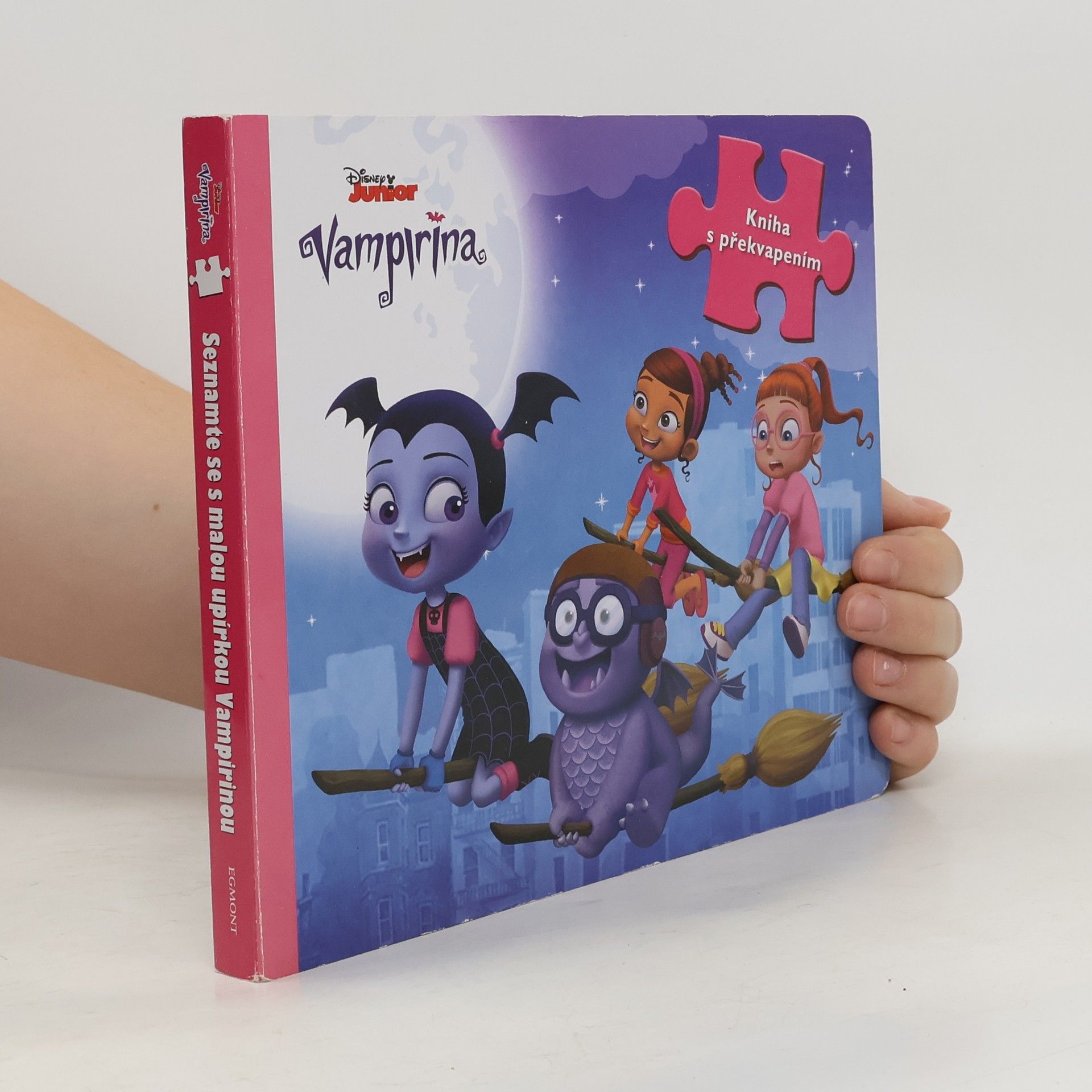 Autores varios Vampirina : kniha s překvapením Vampirina - kniha s překvapením Seznamte se s malou upírkou Vampirinou
