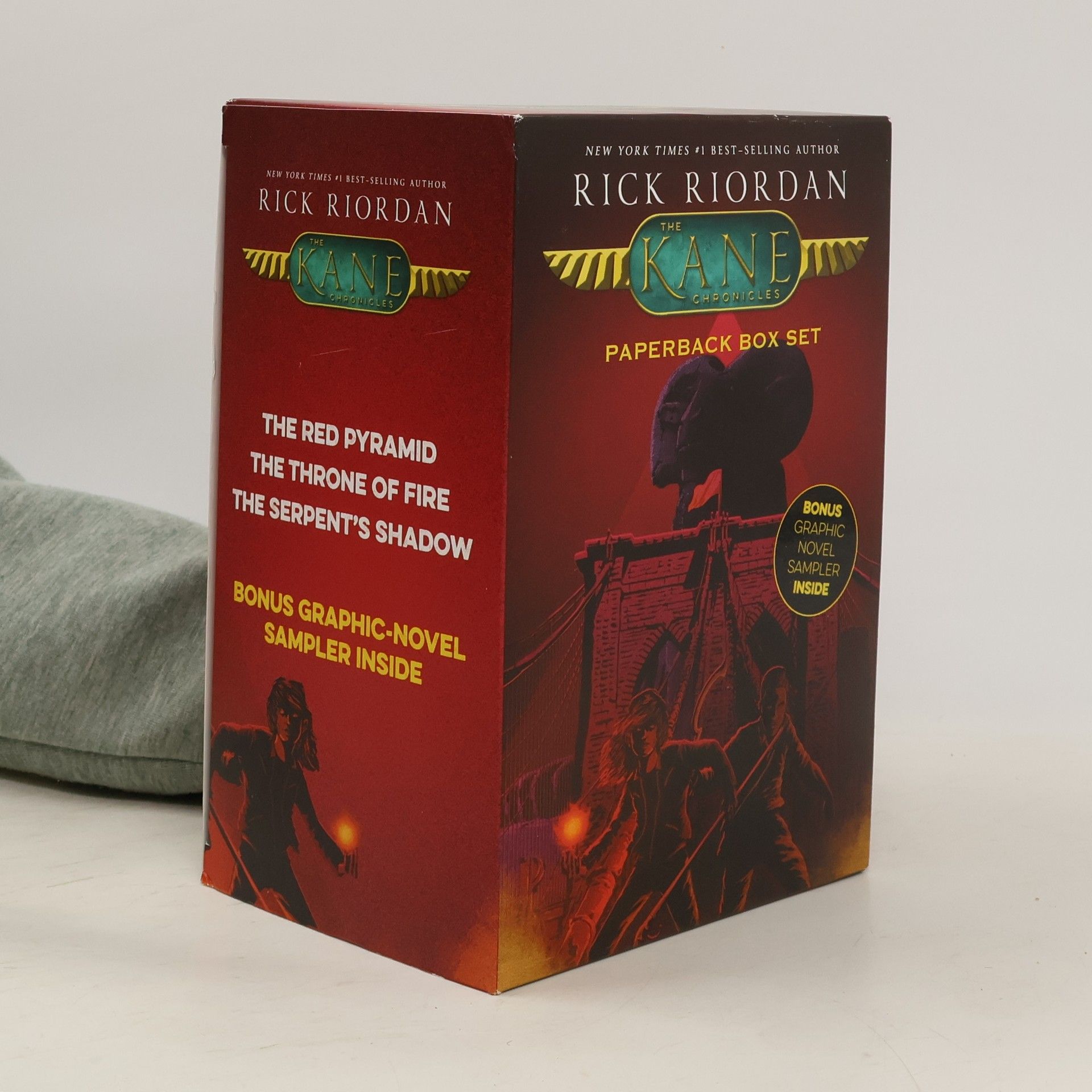 Rick Riordan Kane Chronicles, the Paperback Box Set (the Kane Chronicles Box Set with Graphic Novel Sampler)