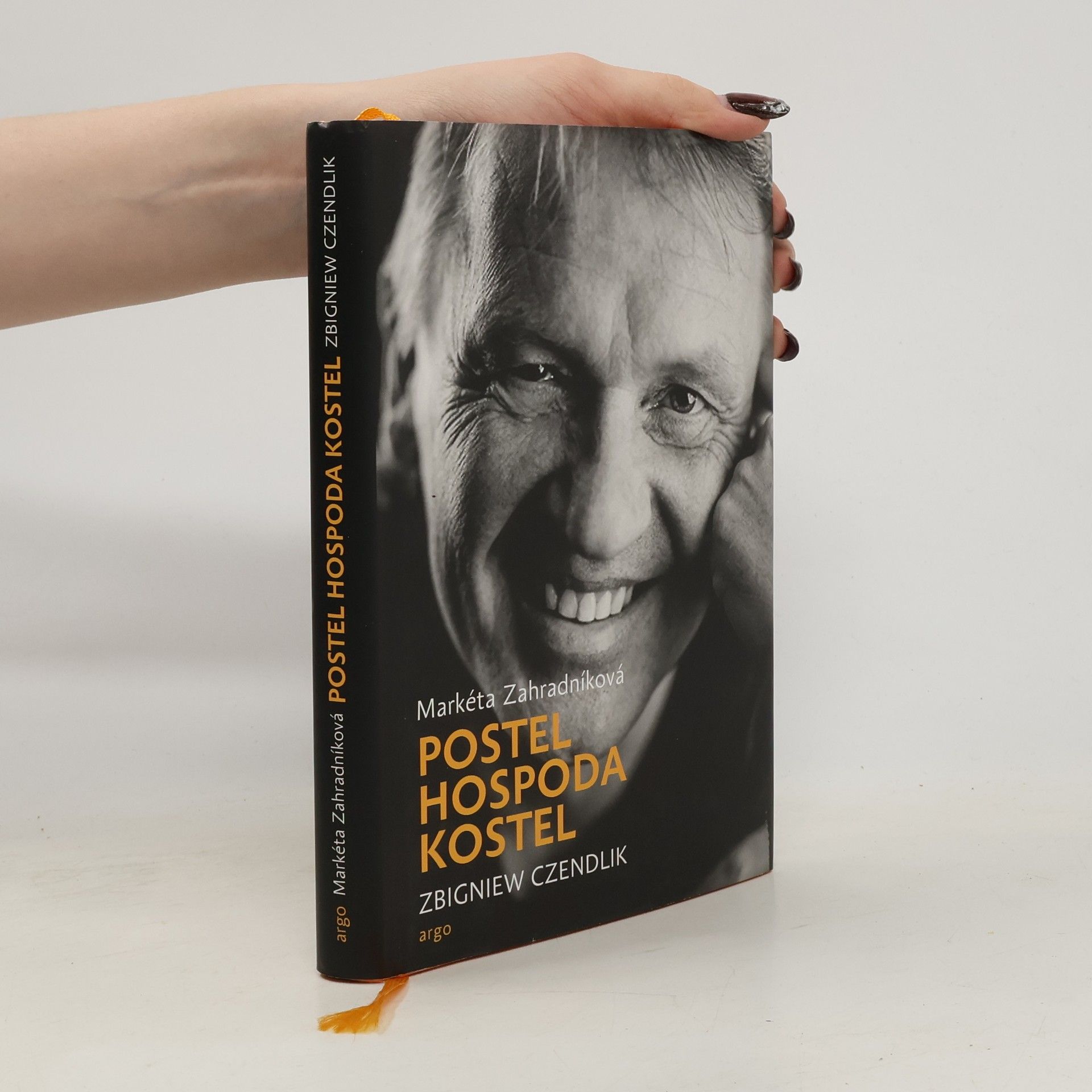 Zbigniew Czendlik Postel, hospoda, kostel