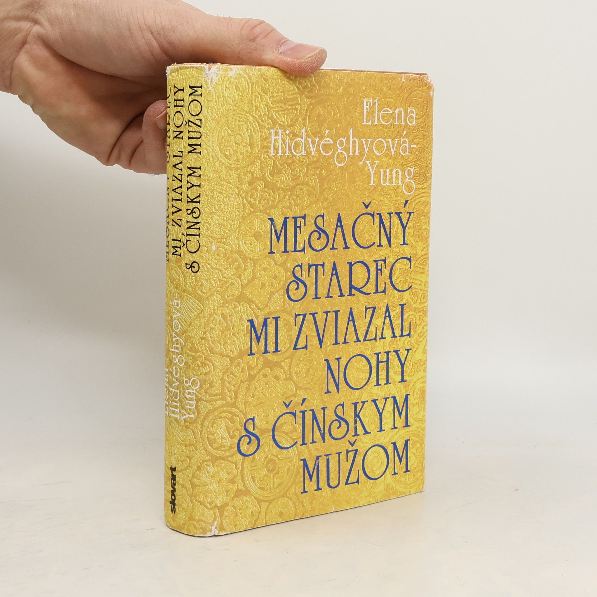 Mesačný starec mi zviazal nohy s čínskym mužom