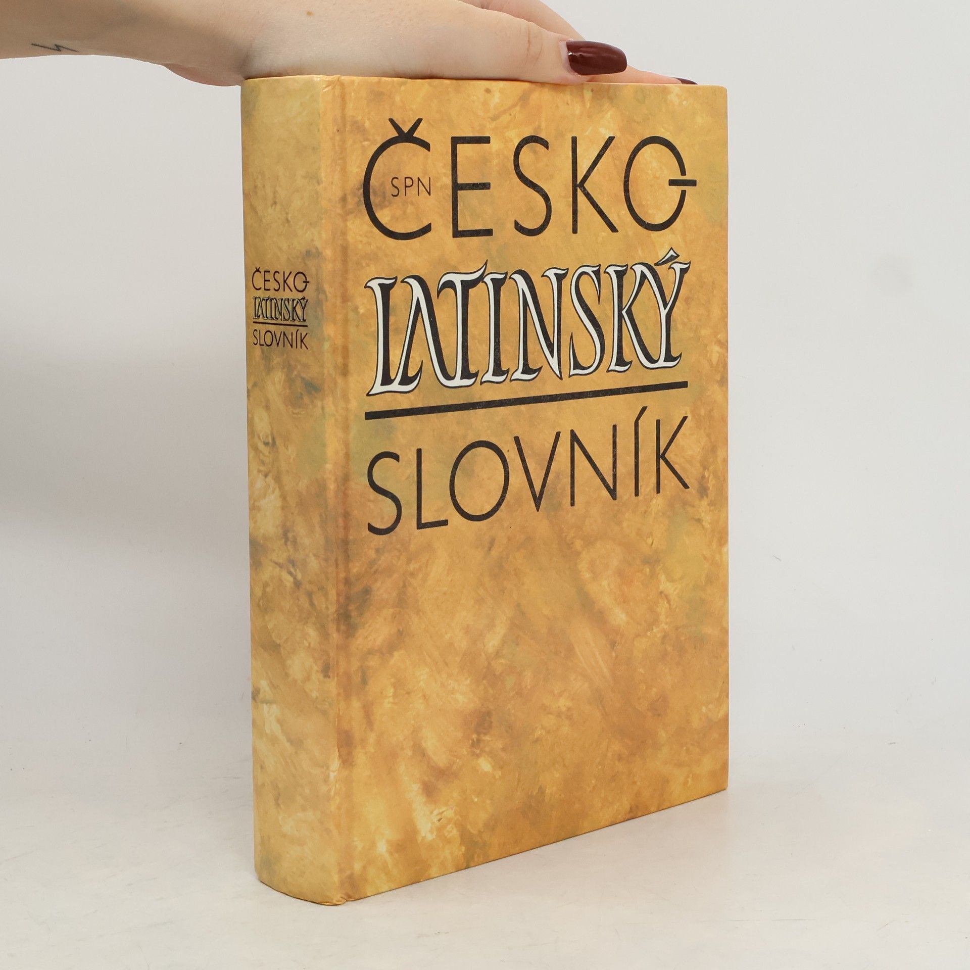 Česko-latinský slovník starověké a současné latiny