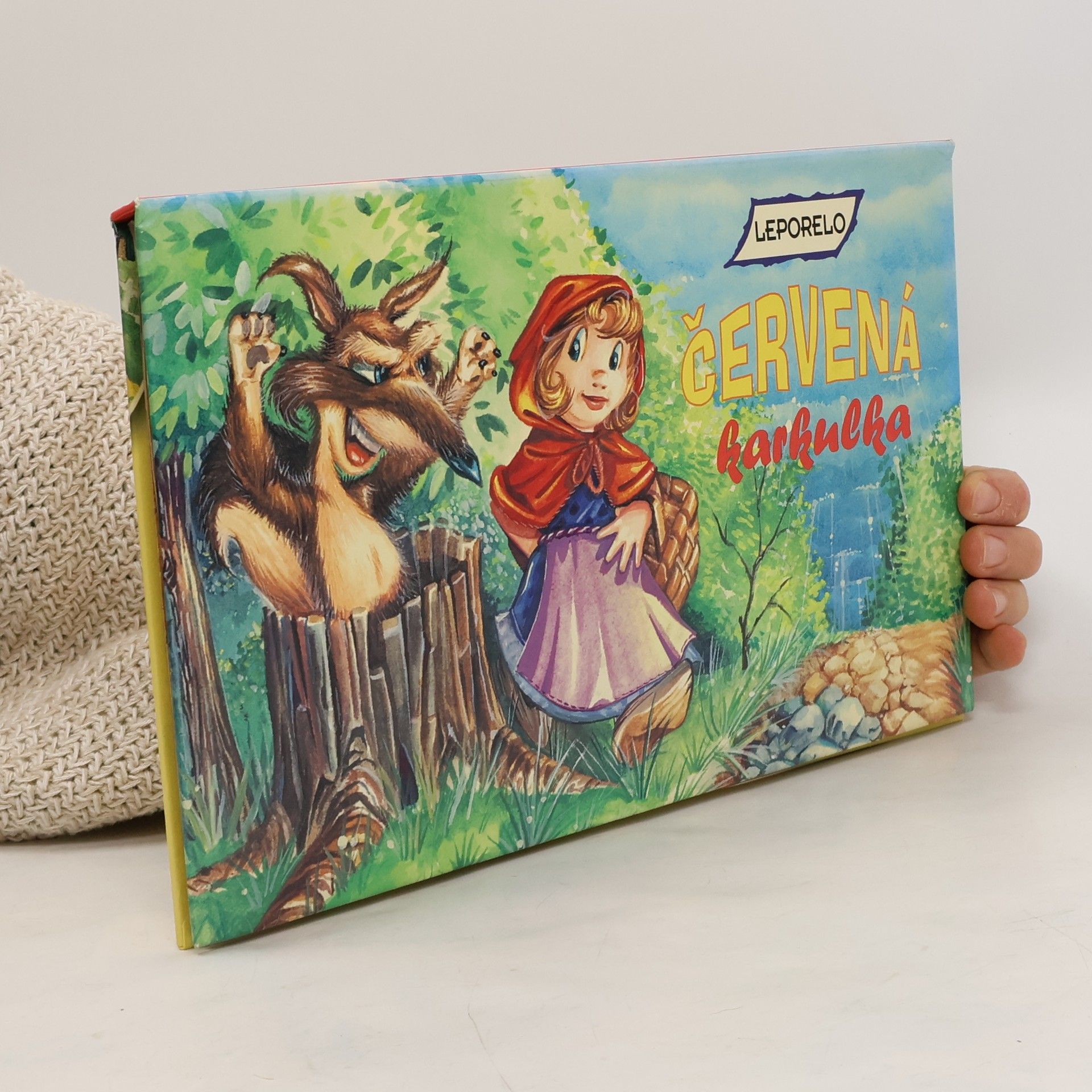 Robyn Bryant Červená karkulka. Leporelo