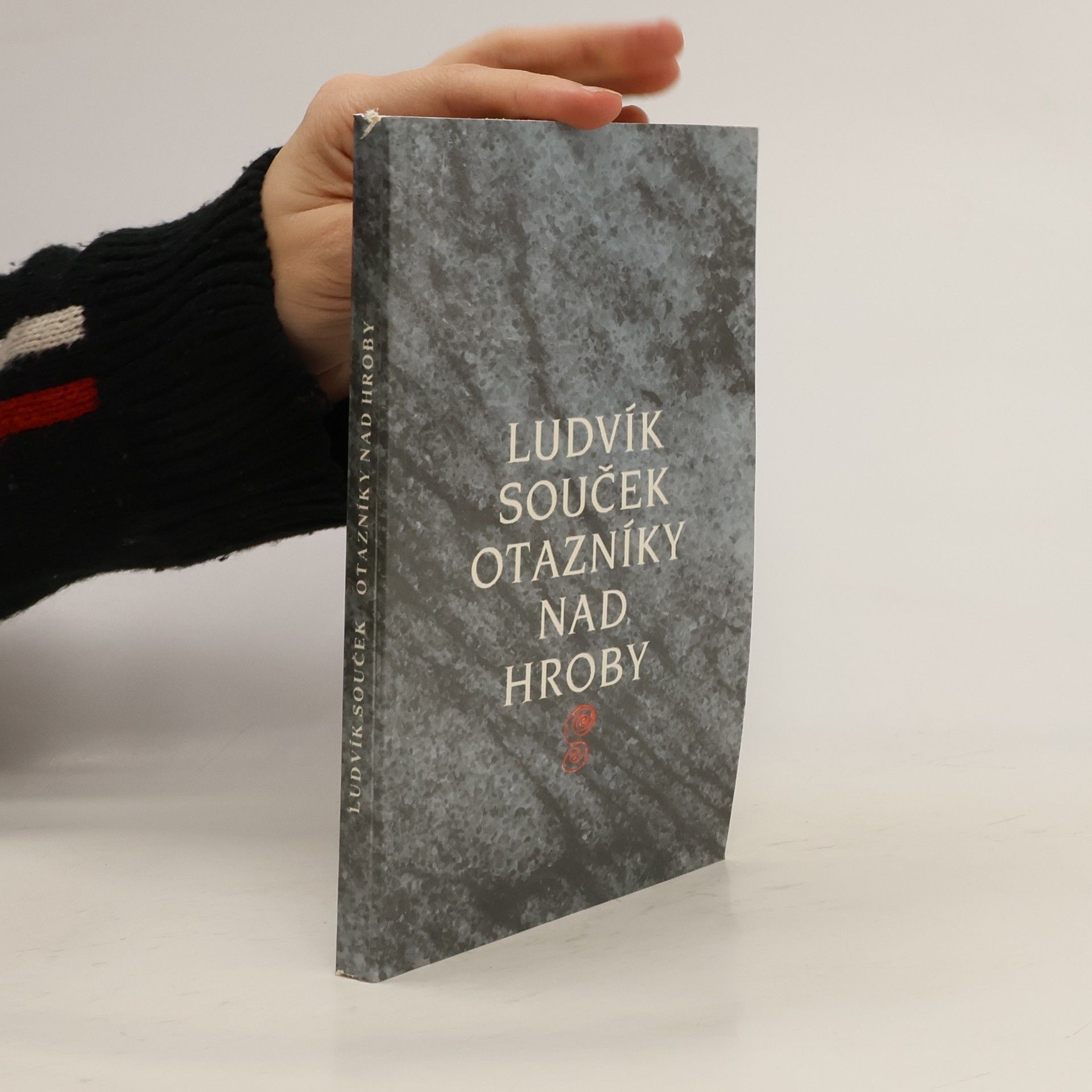 Otázníky nad hroby