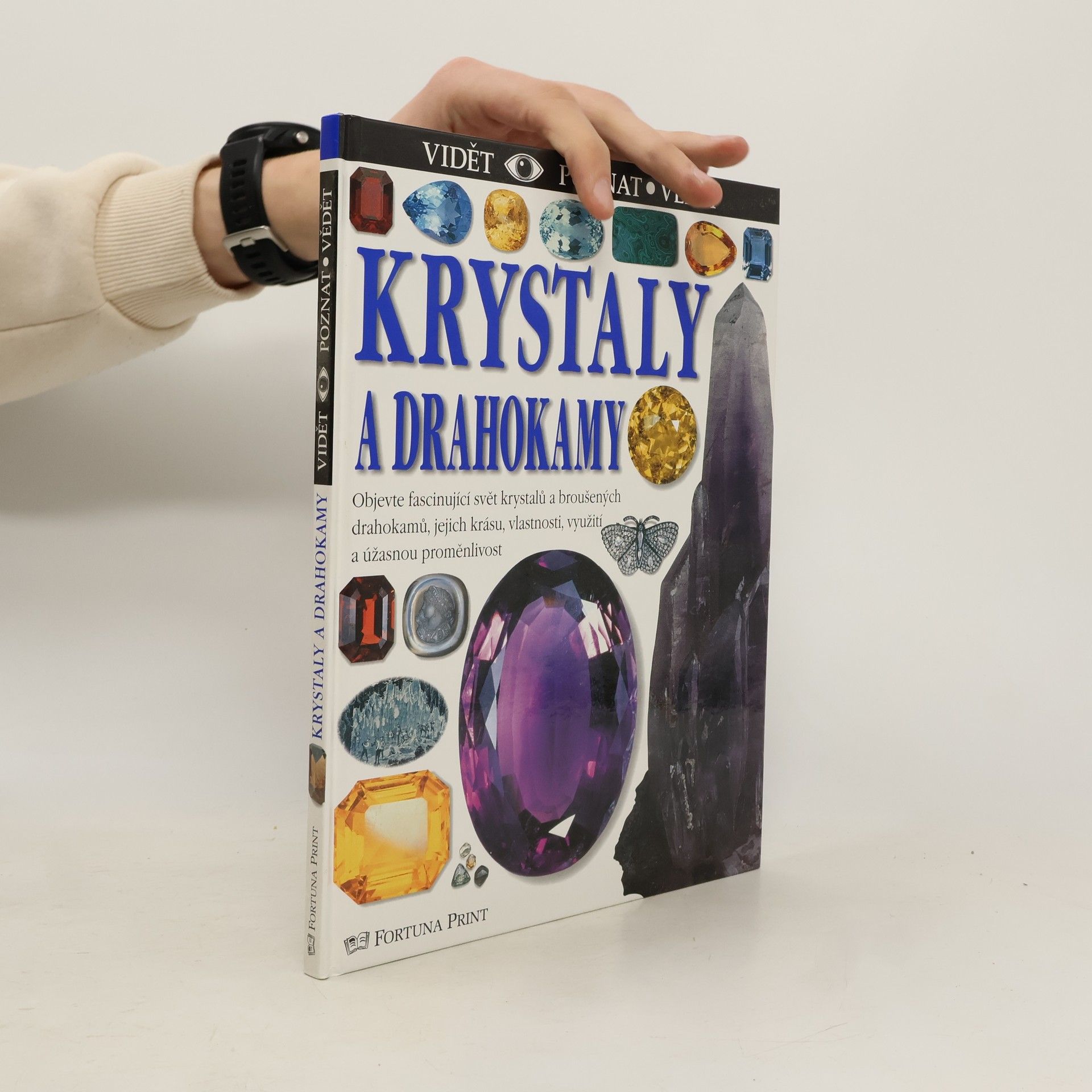 Robert F. Symes Krystaly a drahokamy