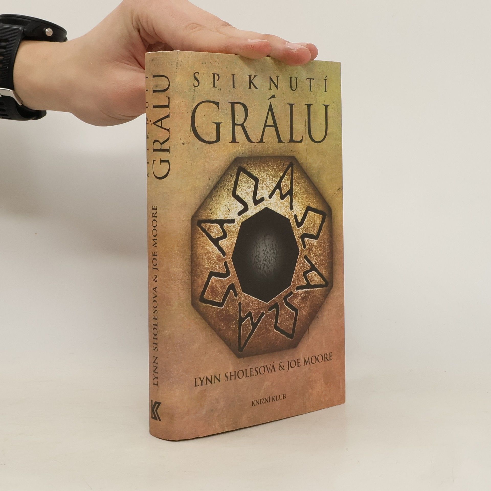 Lynn Sholes Spiknutí Grálu