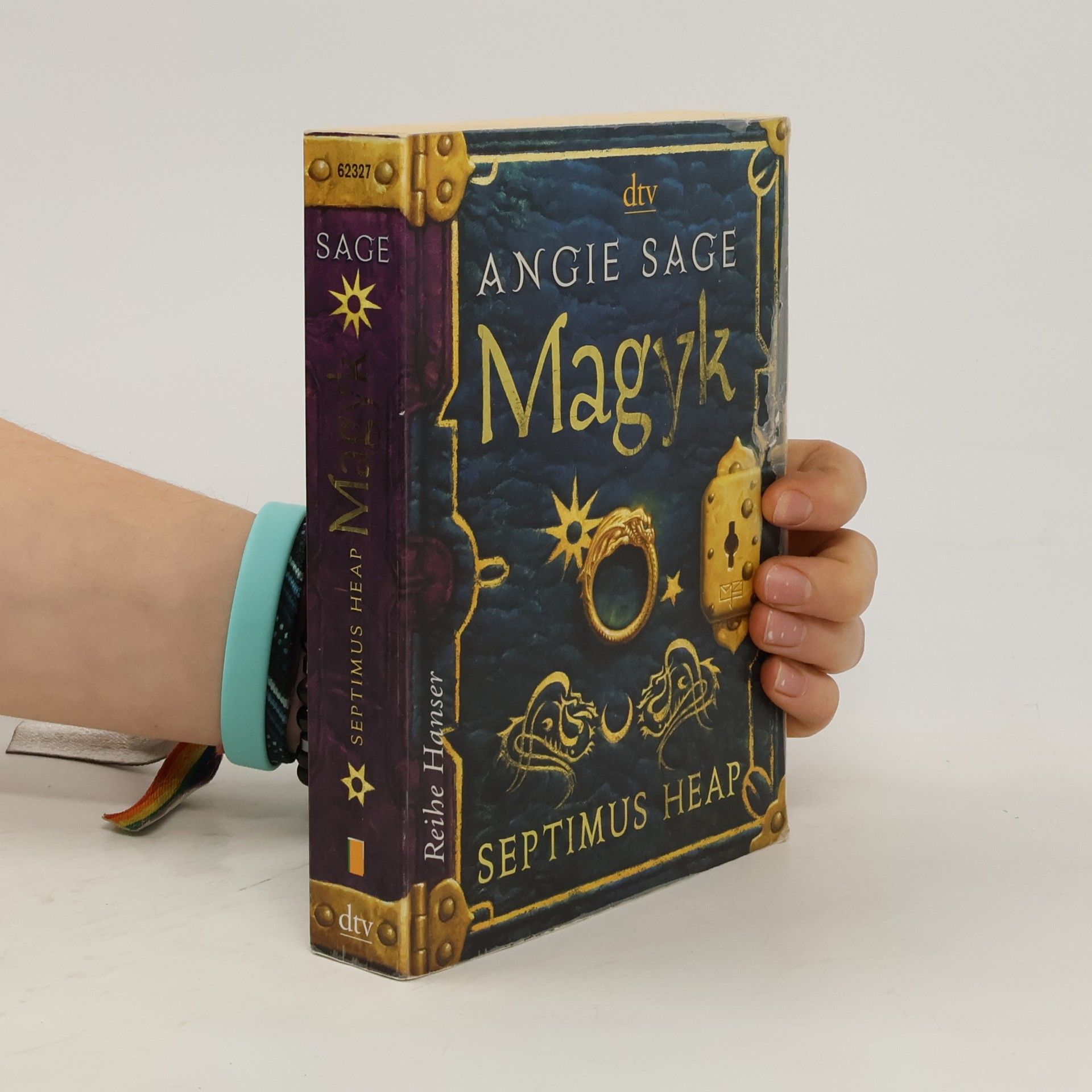 Angie Sage Magyk