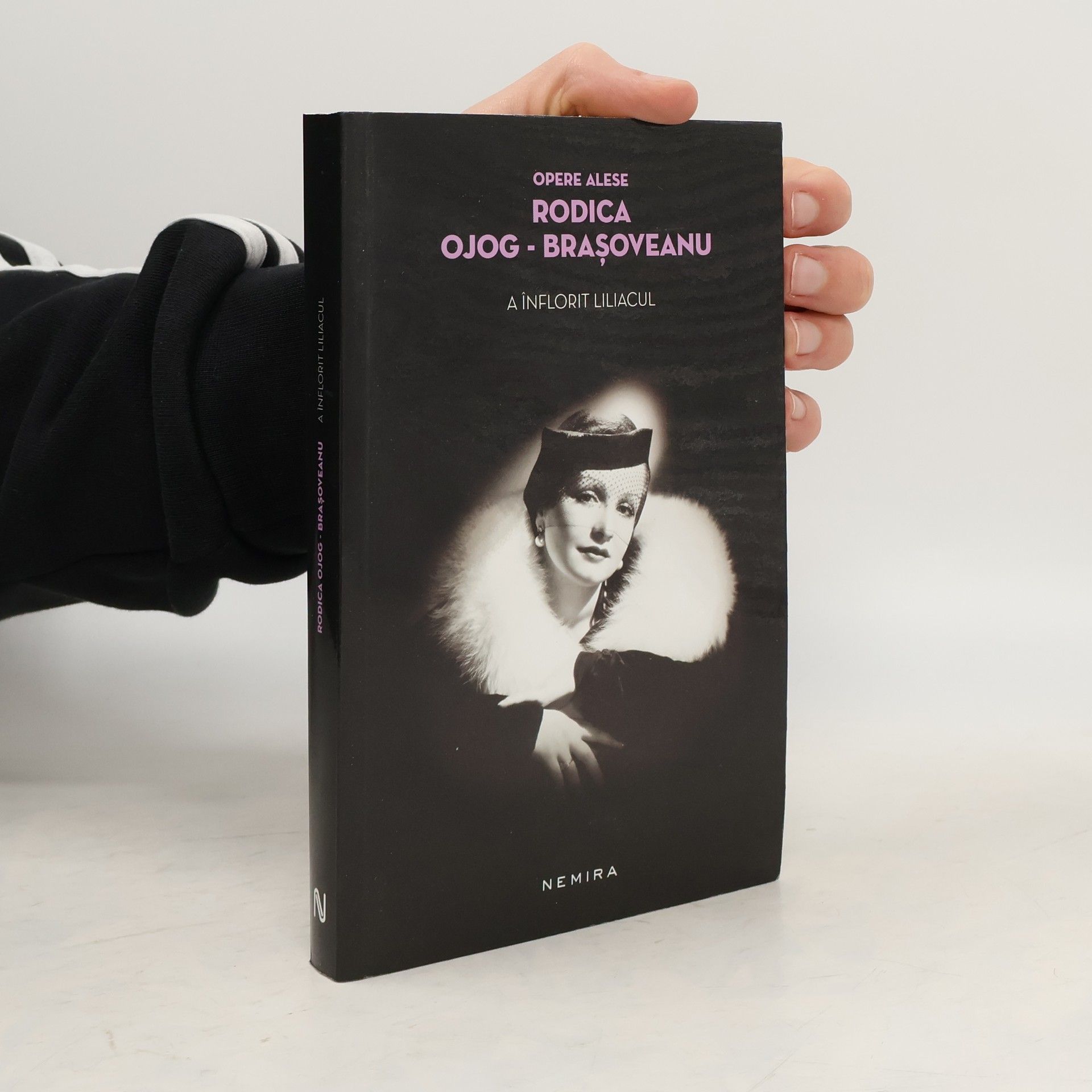 Autores varios A înflorit liliacul. Rodica Ojog Braşoveanu