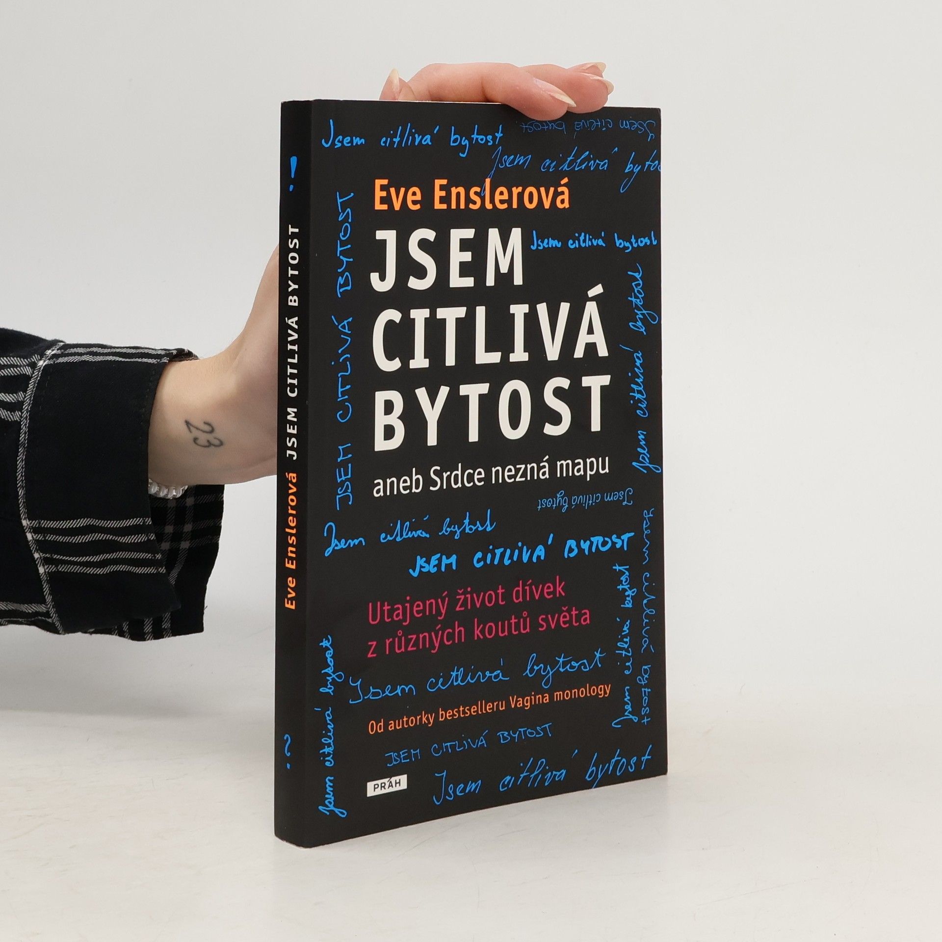 Jsem citlivá bytost, aneb, Srdce nezná mapu: Utajený život dívek z různých koutů světa