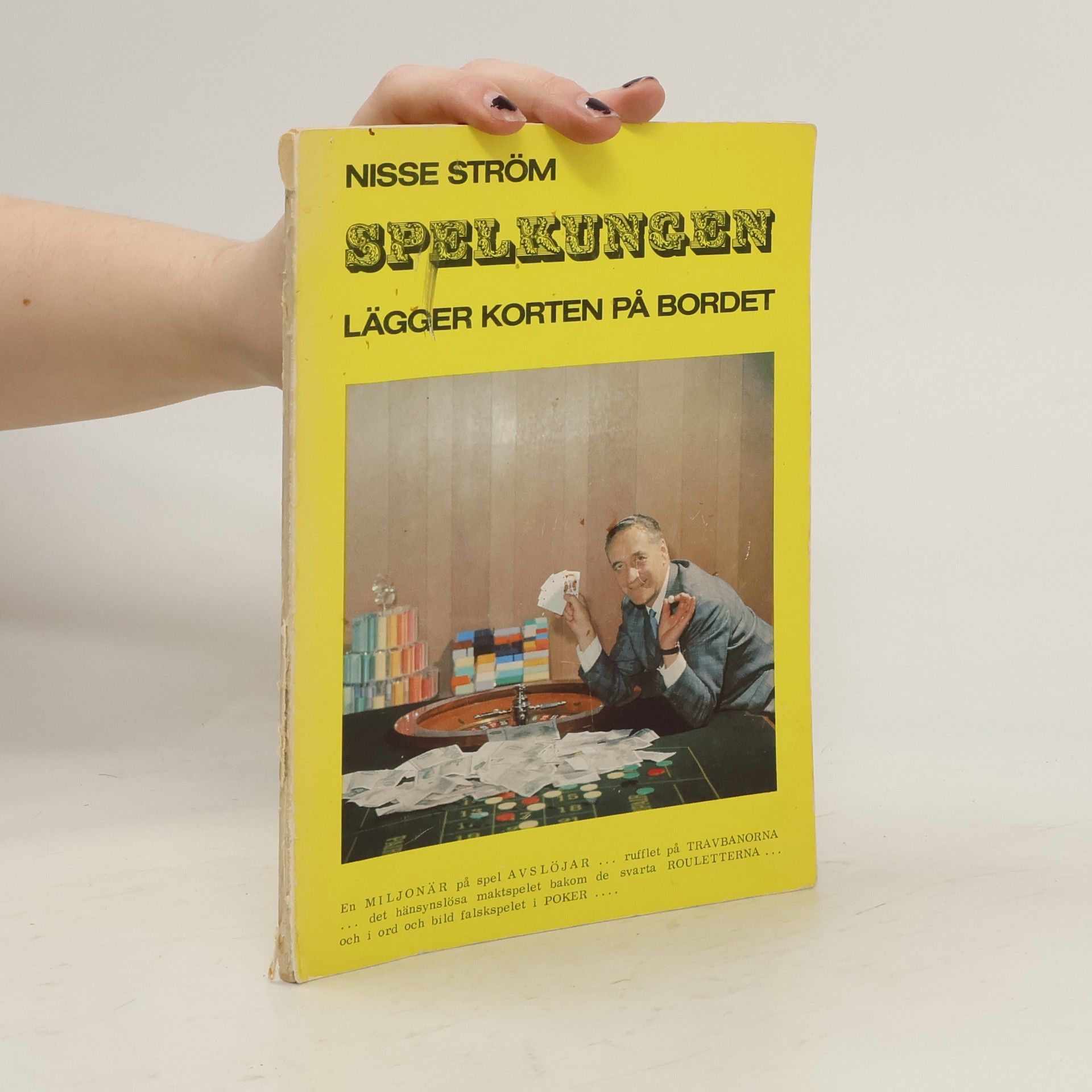 Nils Stromborg Spelkungen. Lägger korten på bordet