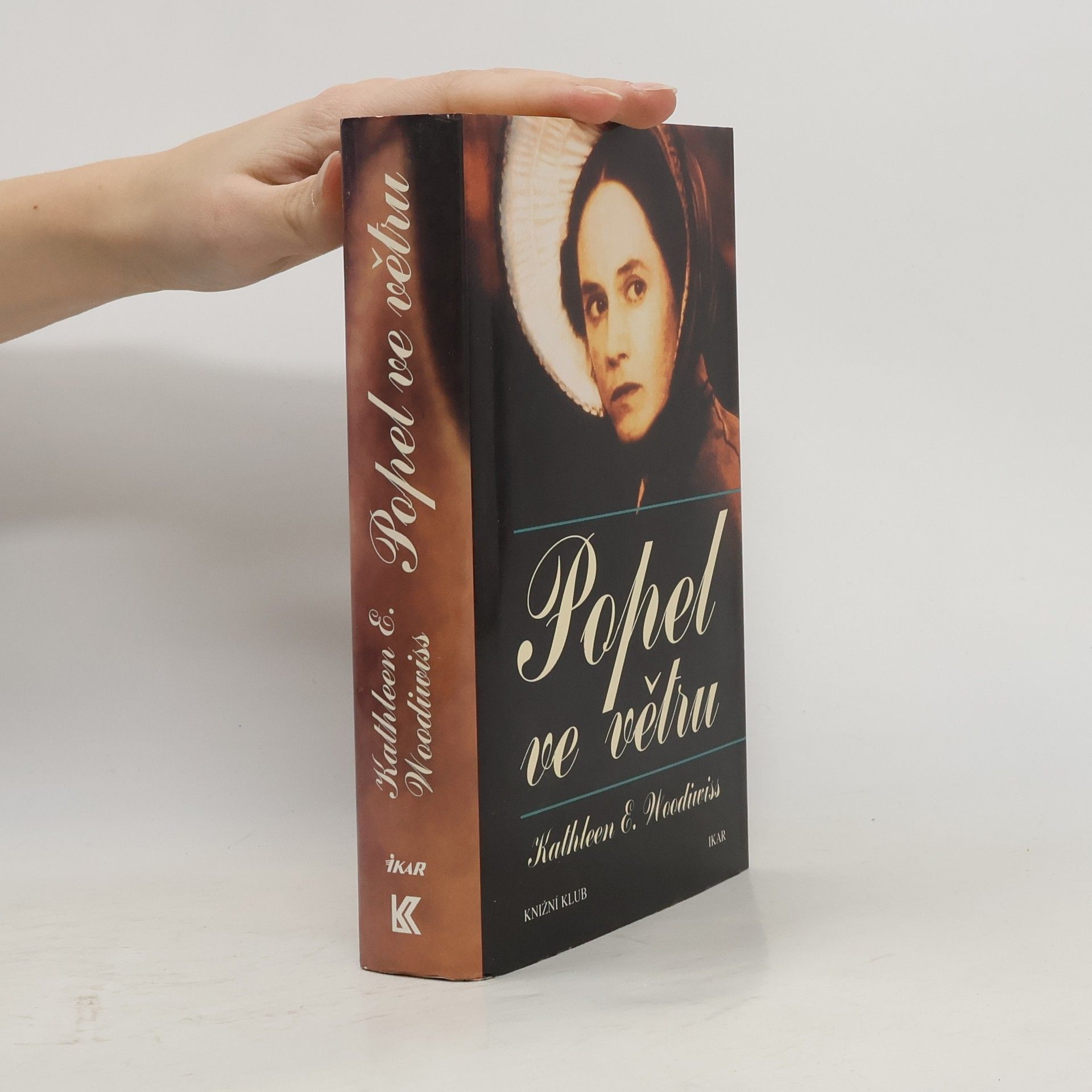 Kathleen E. Woodiwiss Popel ve větru