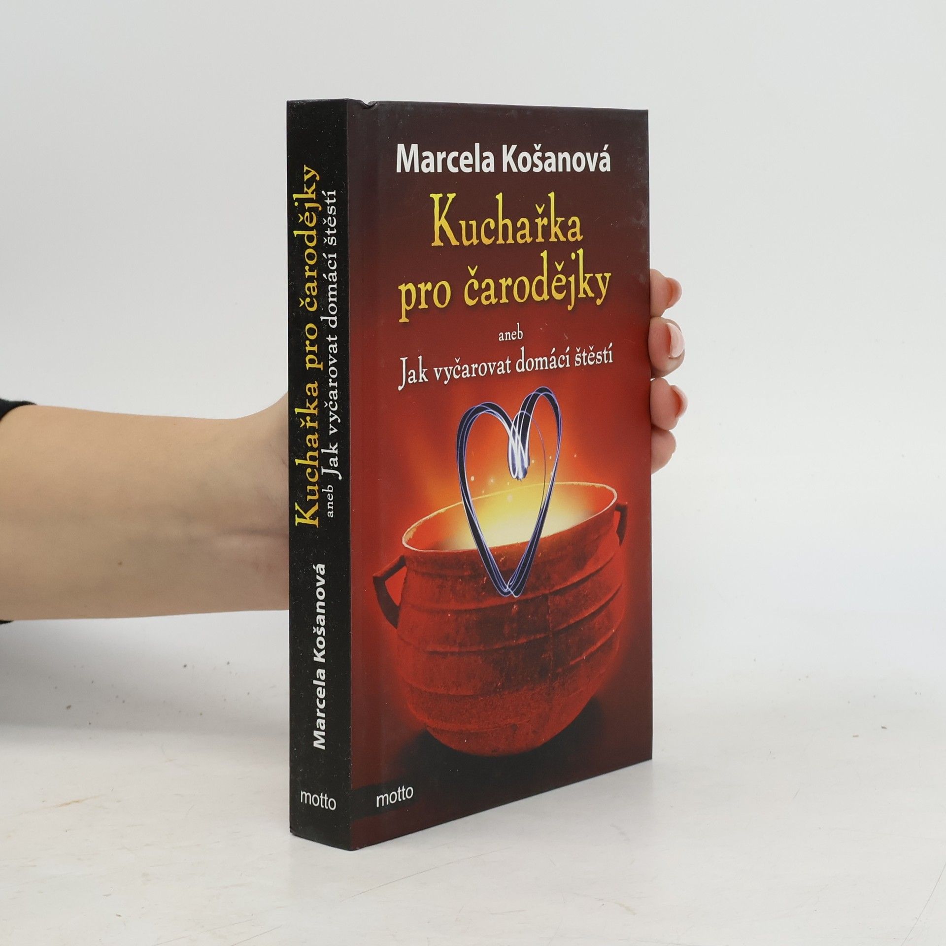 Marcela Košanová Kuchařka pro čarodějky, aneb, Jak vyčarovat domácí štěstí