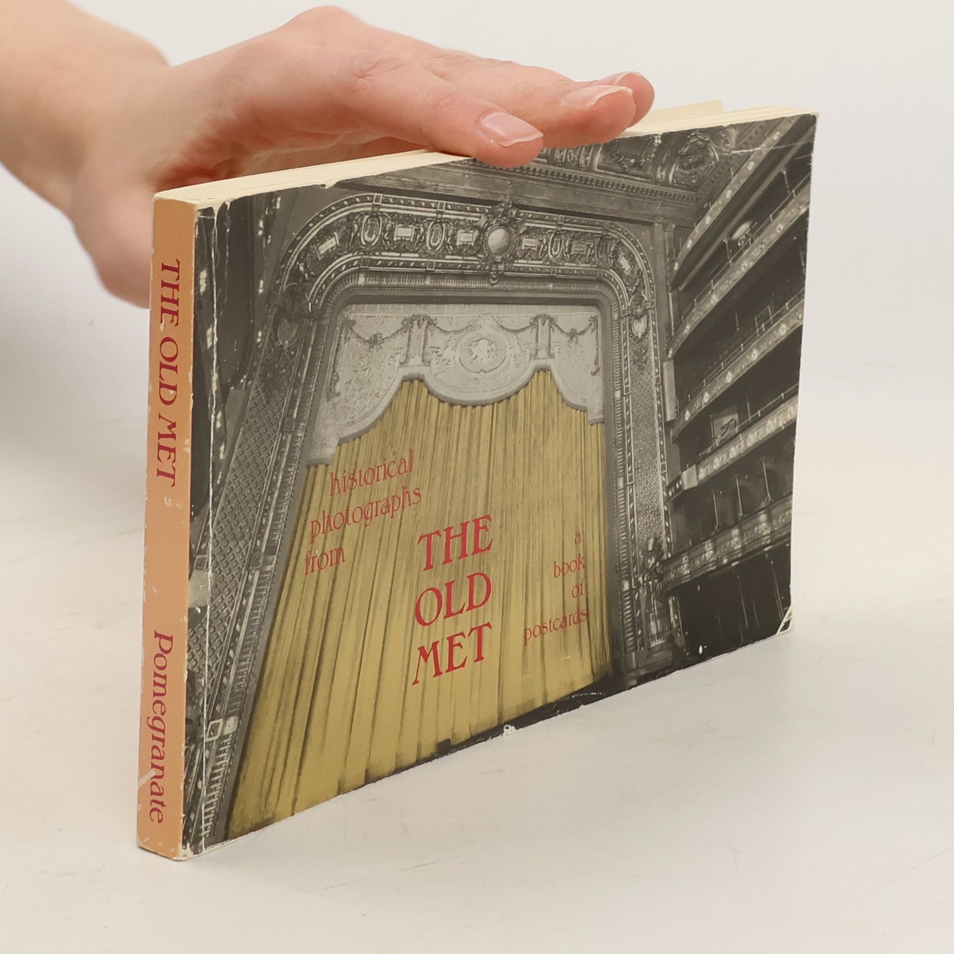 Pomegranate Publishers The Old Met-Postcard Book