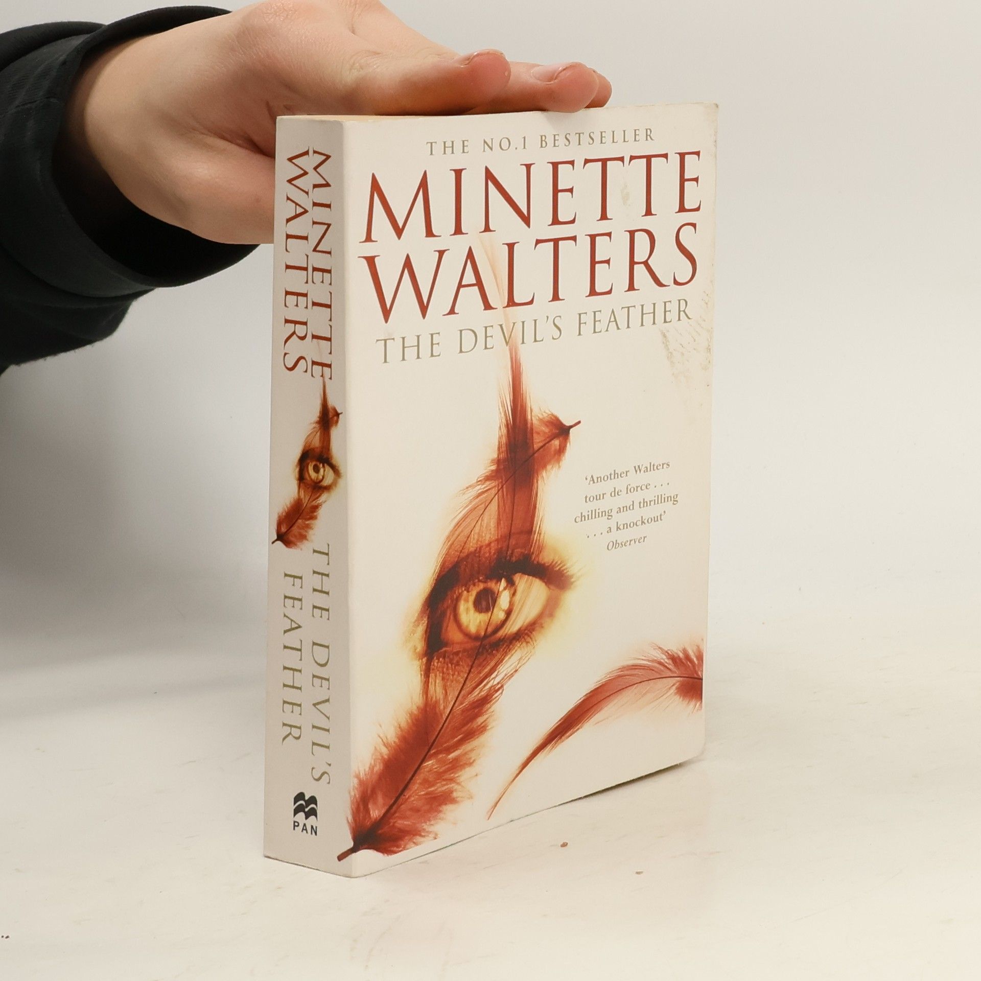 Minette Walter The Devil's feather