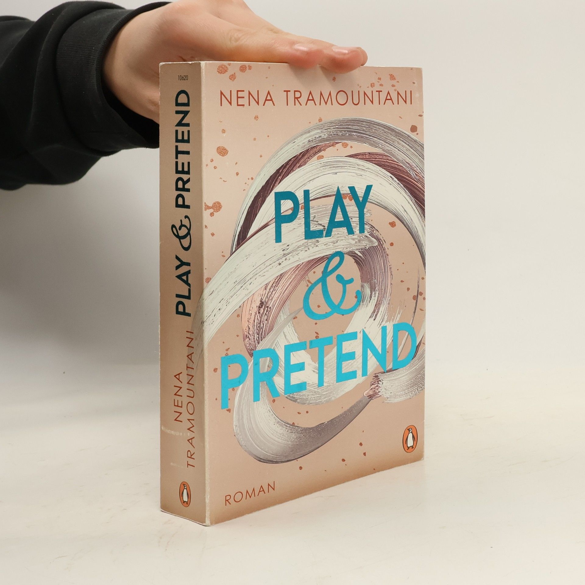 Nena Tramountani Play & Pretend