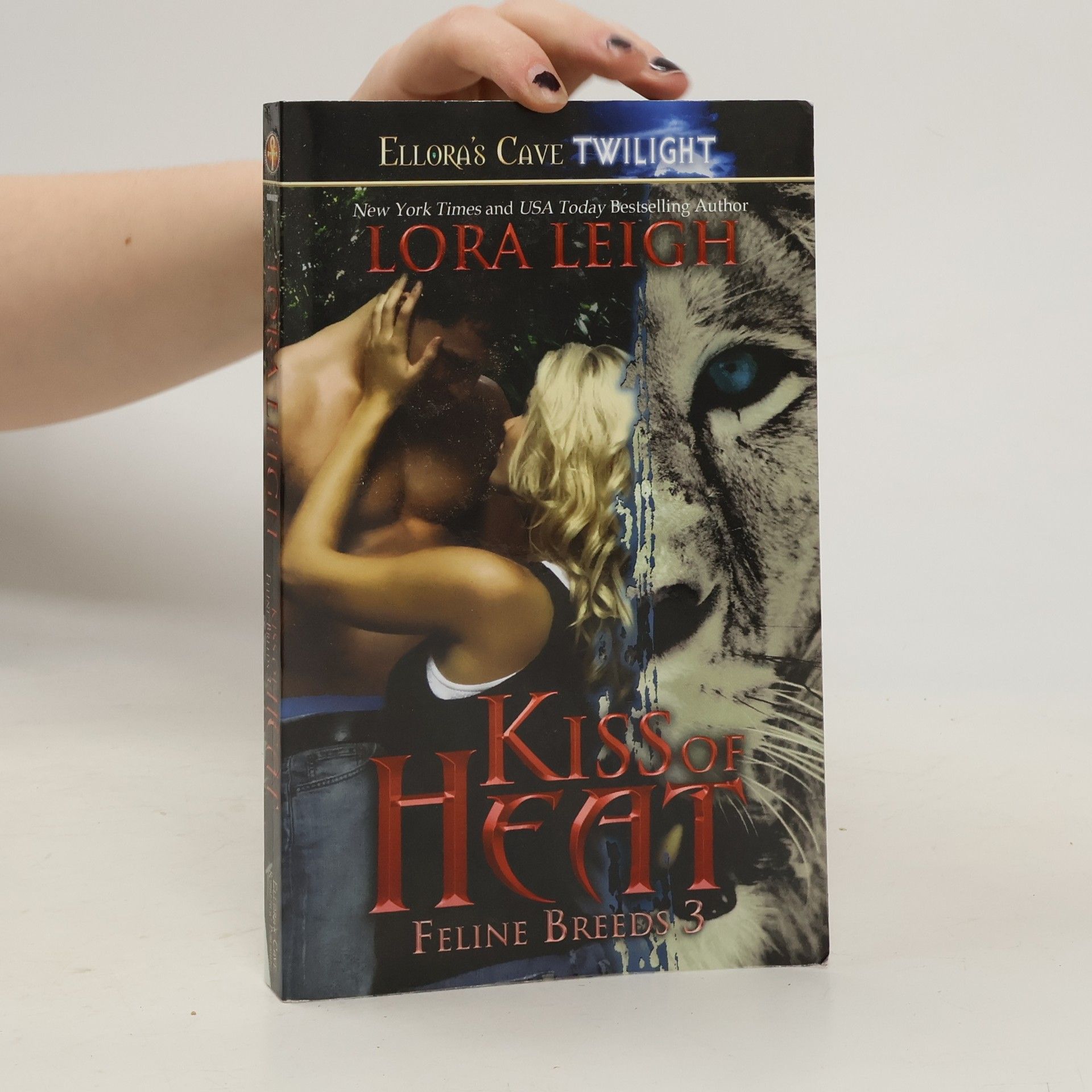 Lora Leigh Kiss of Heat