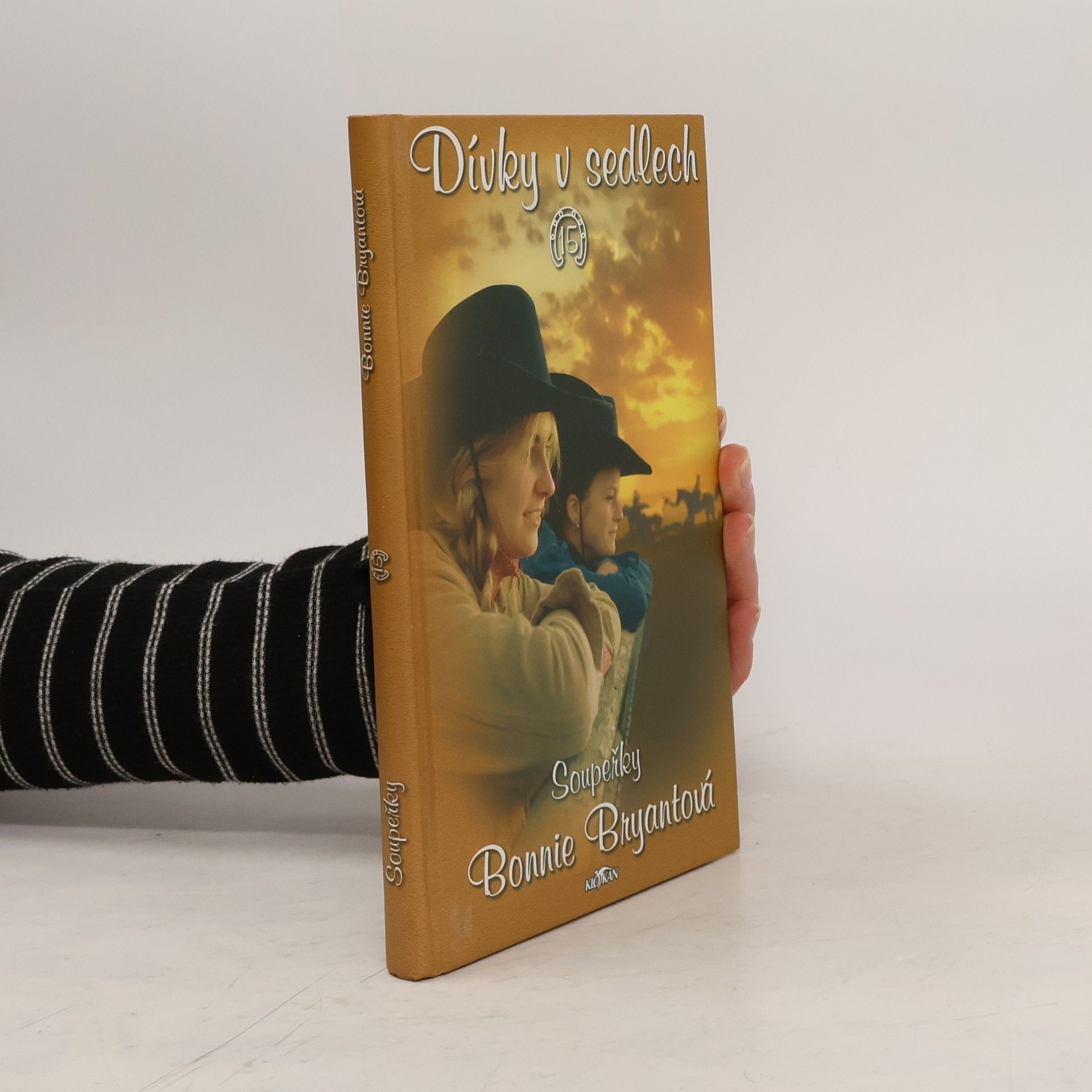 B. B. Hiller Dívky v sedlech. 15, Soupeřky