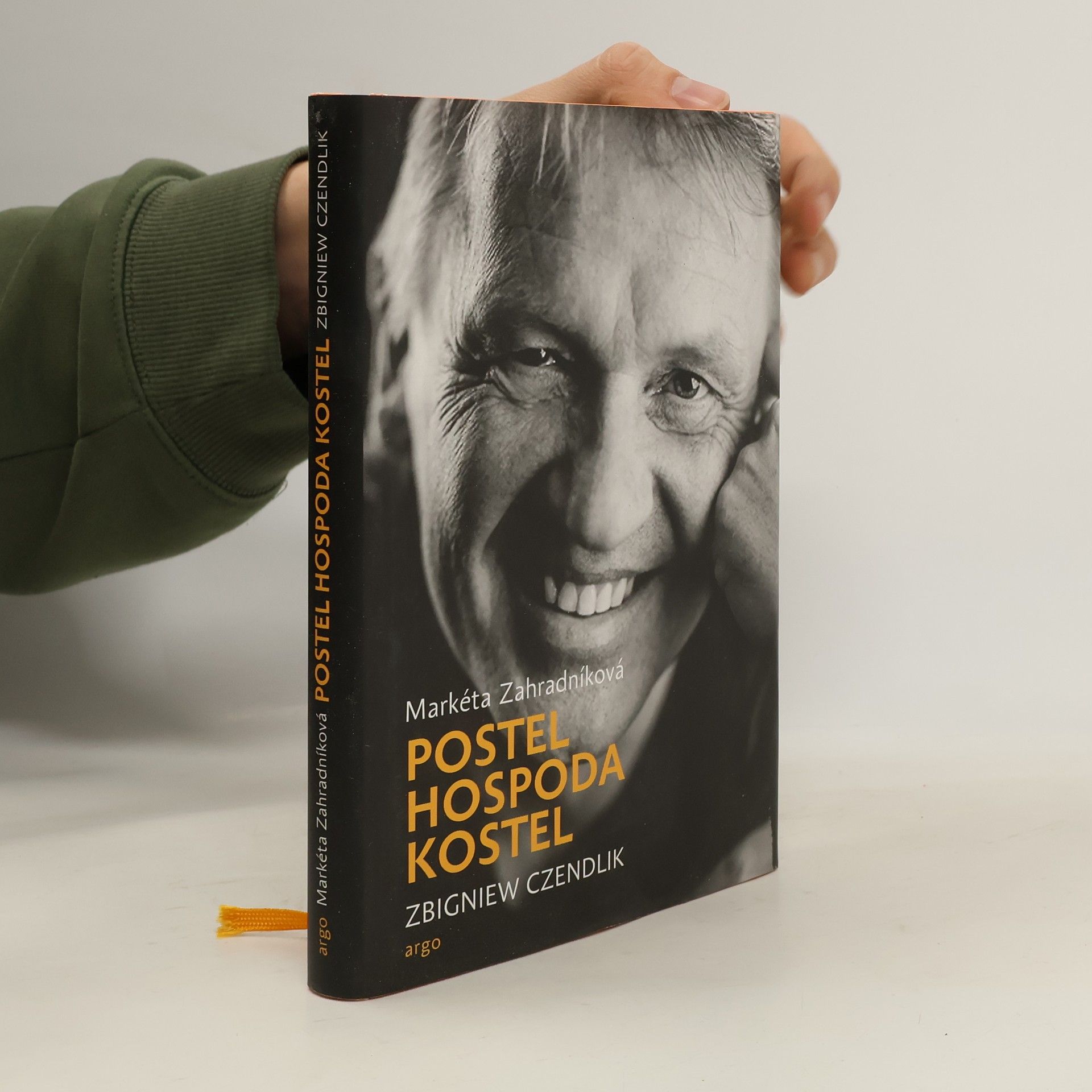 Zbigniew Czendlik Postel, hospoda, kostel