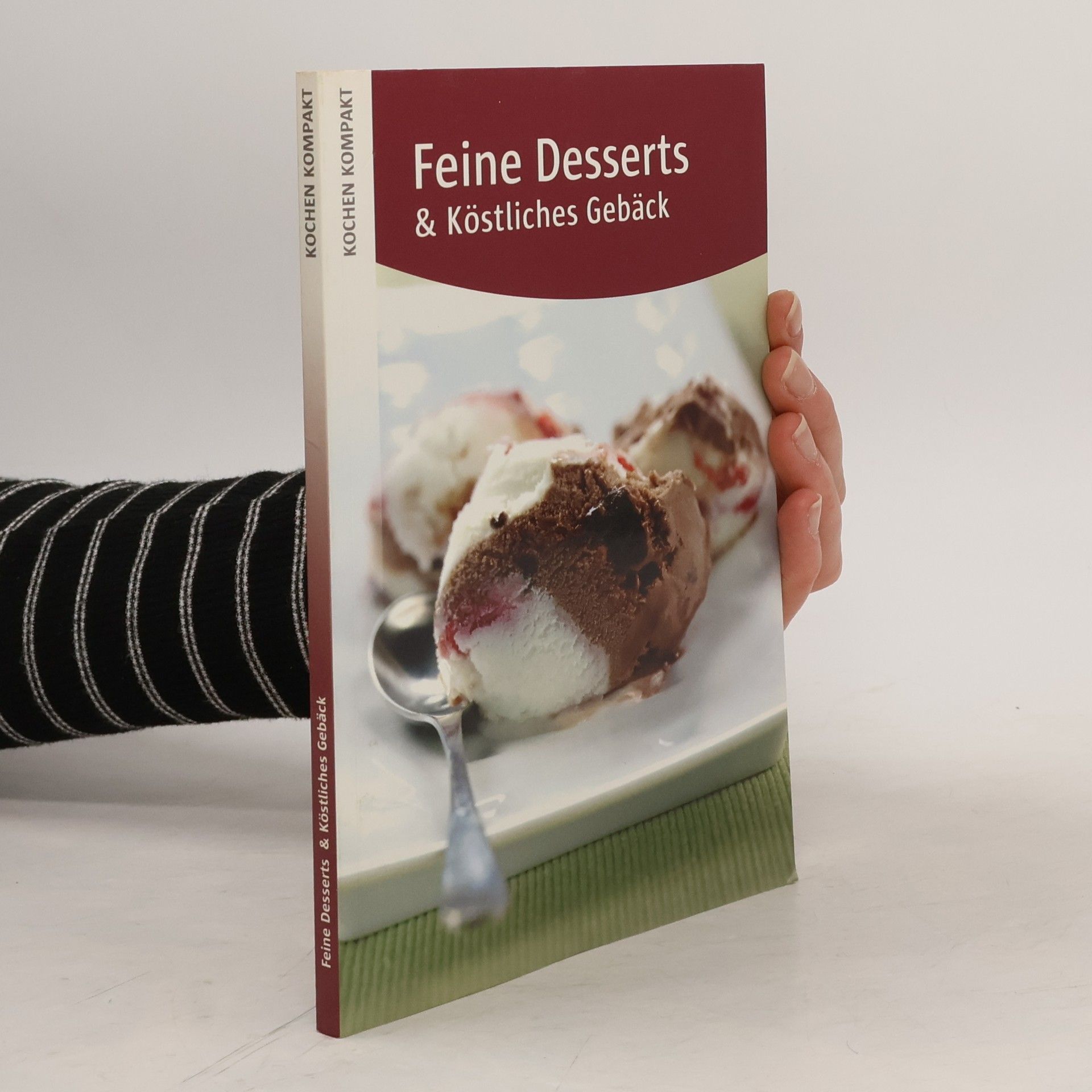 Autorenkollektiv Feine Desserts & köstliches Gebäck