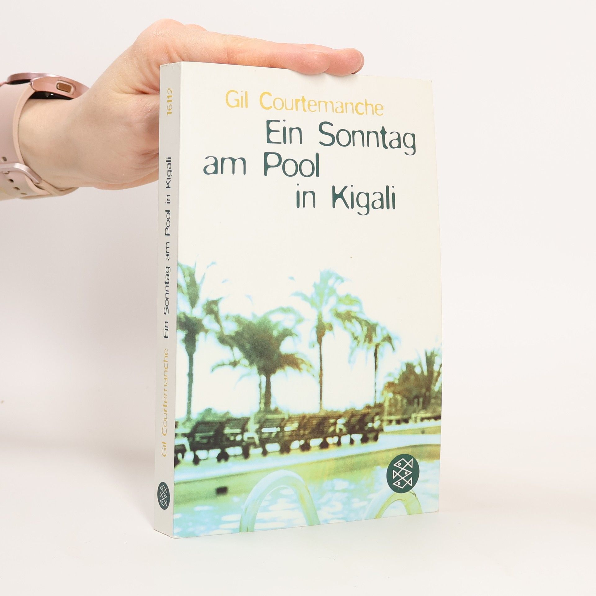 Gil Courtemanche Ein Sonntag am Pool in Kigali
