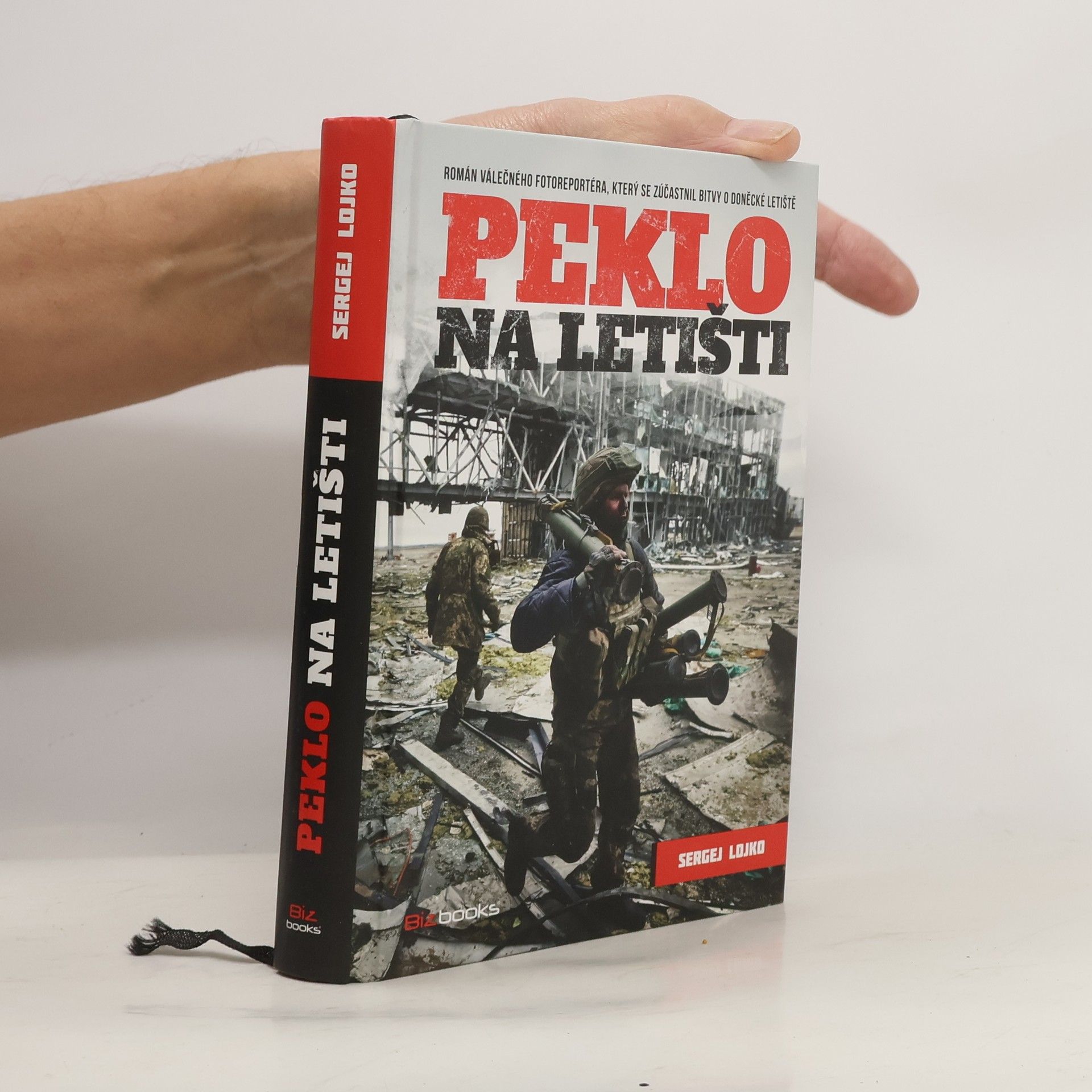 Sergej Leonidovič Lojko Peklo na letišti