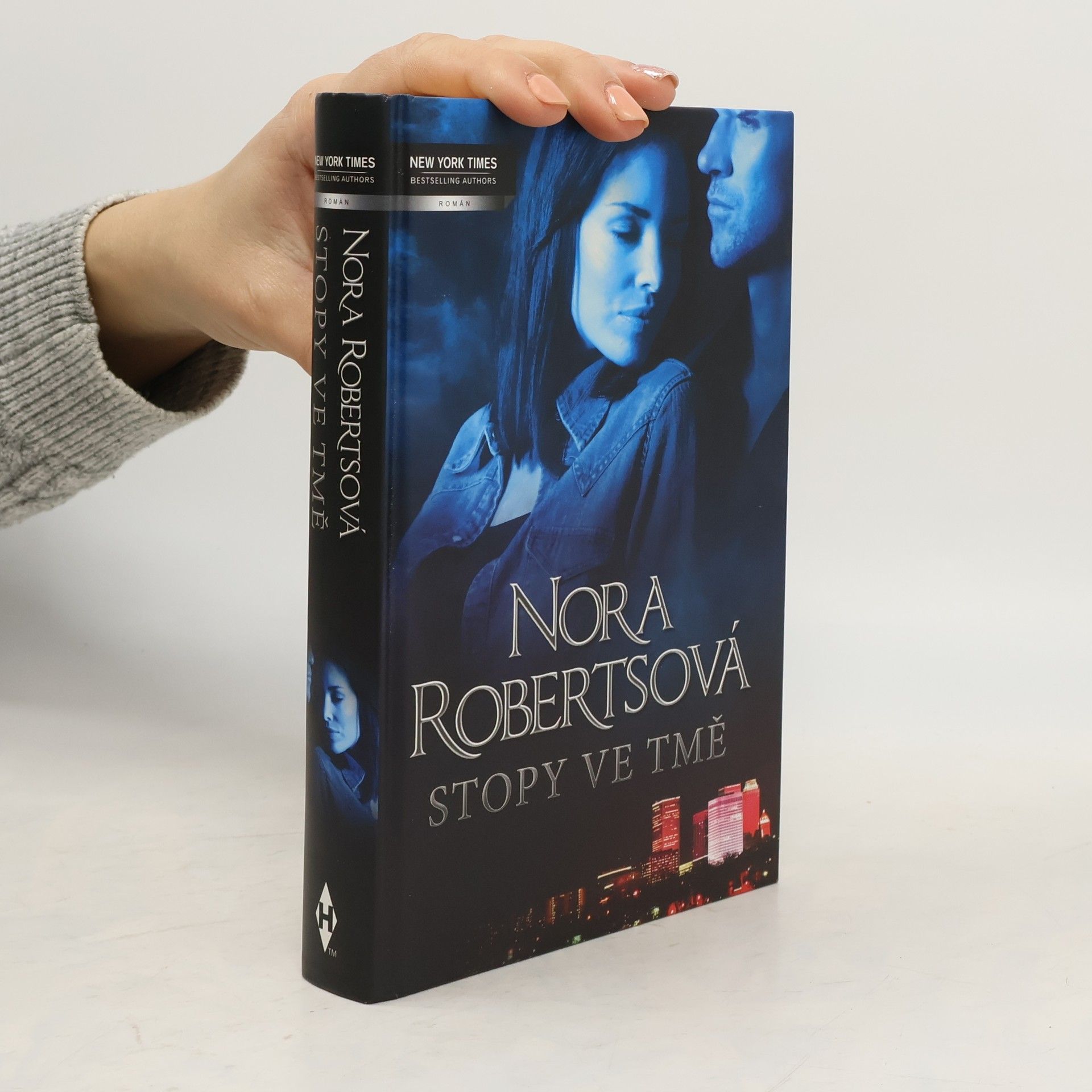 Nora Roberts Stopy ve tmě. Noční stín. Noční dým