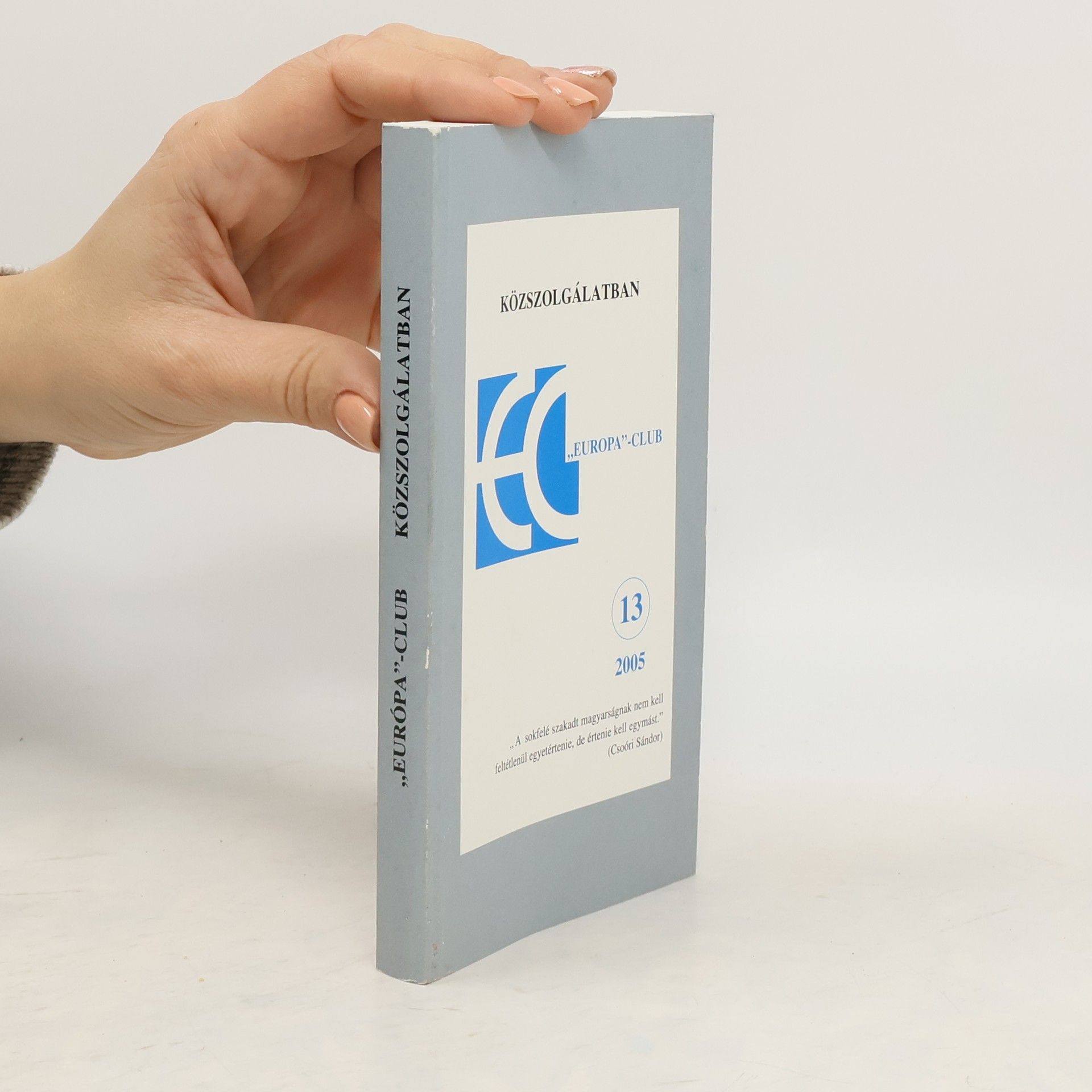 Collectif d'auteurs Közszolgálatban