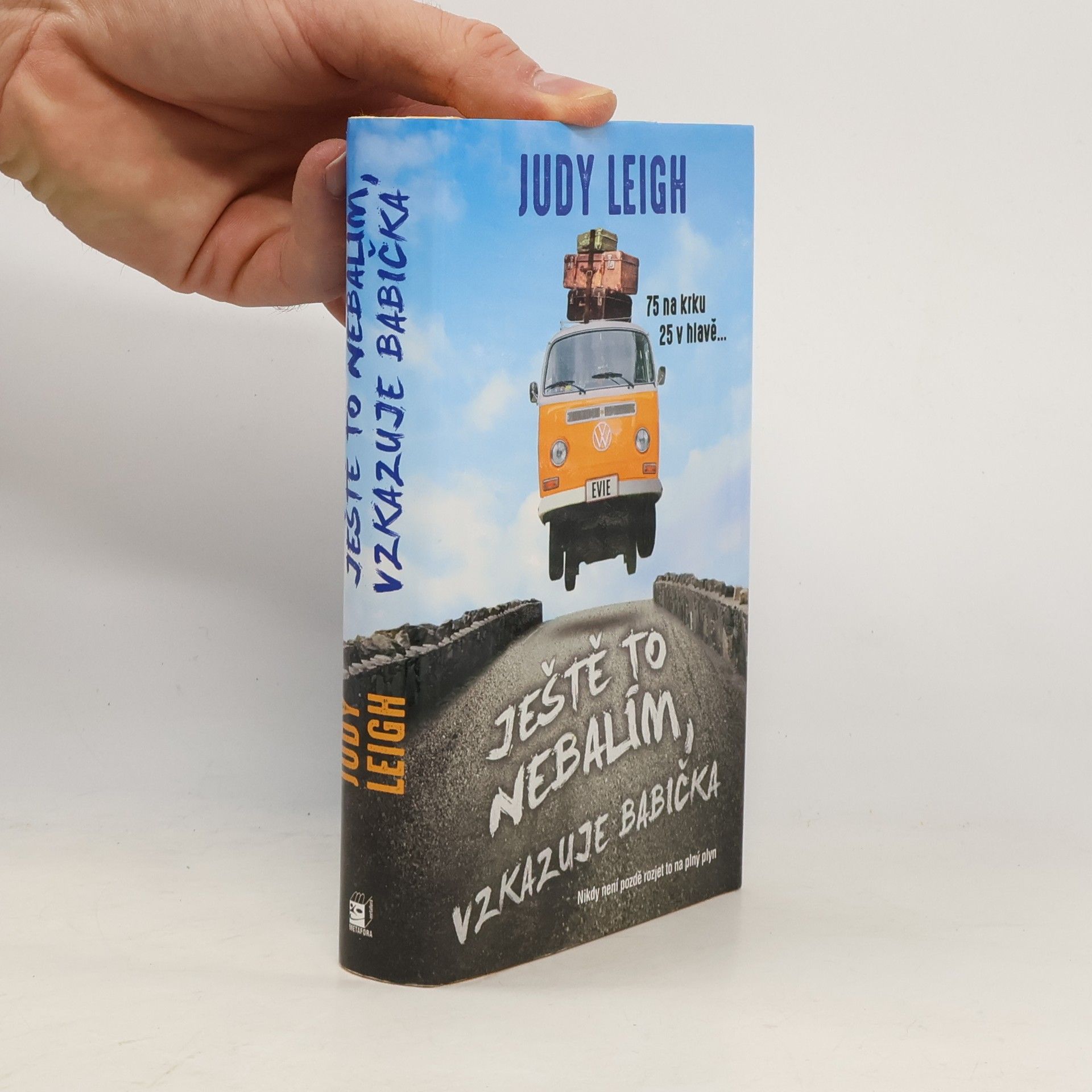 Ještě to nebalím, vzkazuje babička