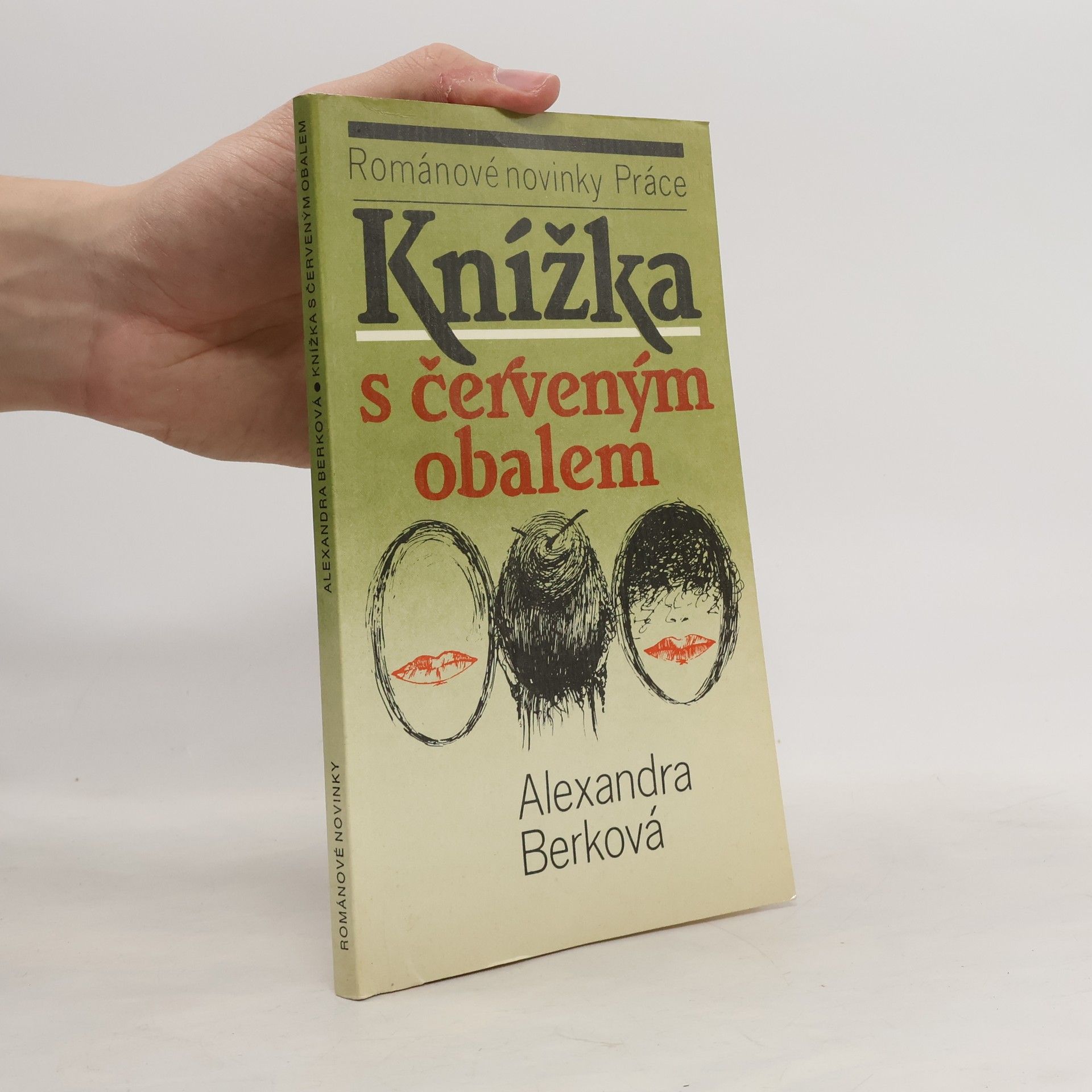 Knížka s červeným obalem