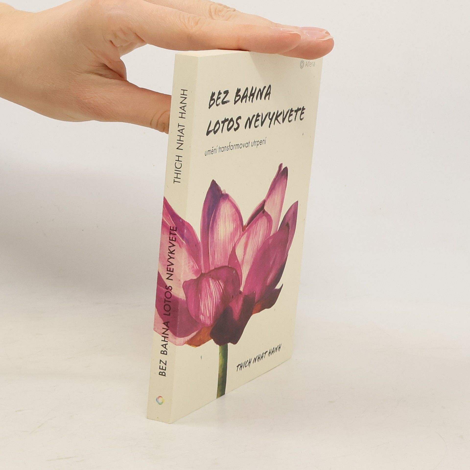 Thích Nhất Hạnh Bez bahna lotos nevykvete: Umění transformovat utrpení