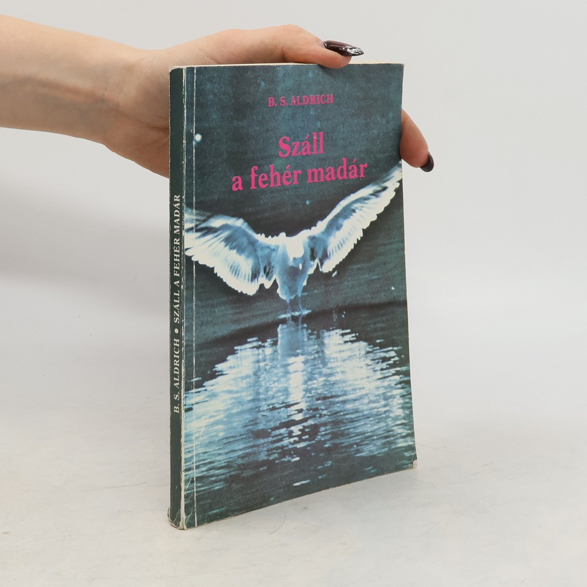 B. S. Aldrich Száll a fehér madár