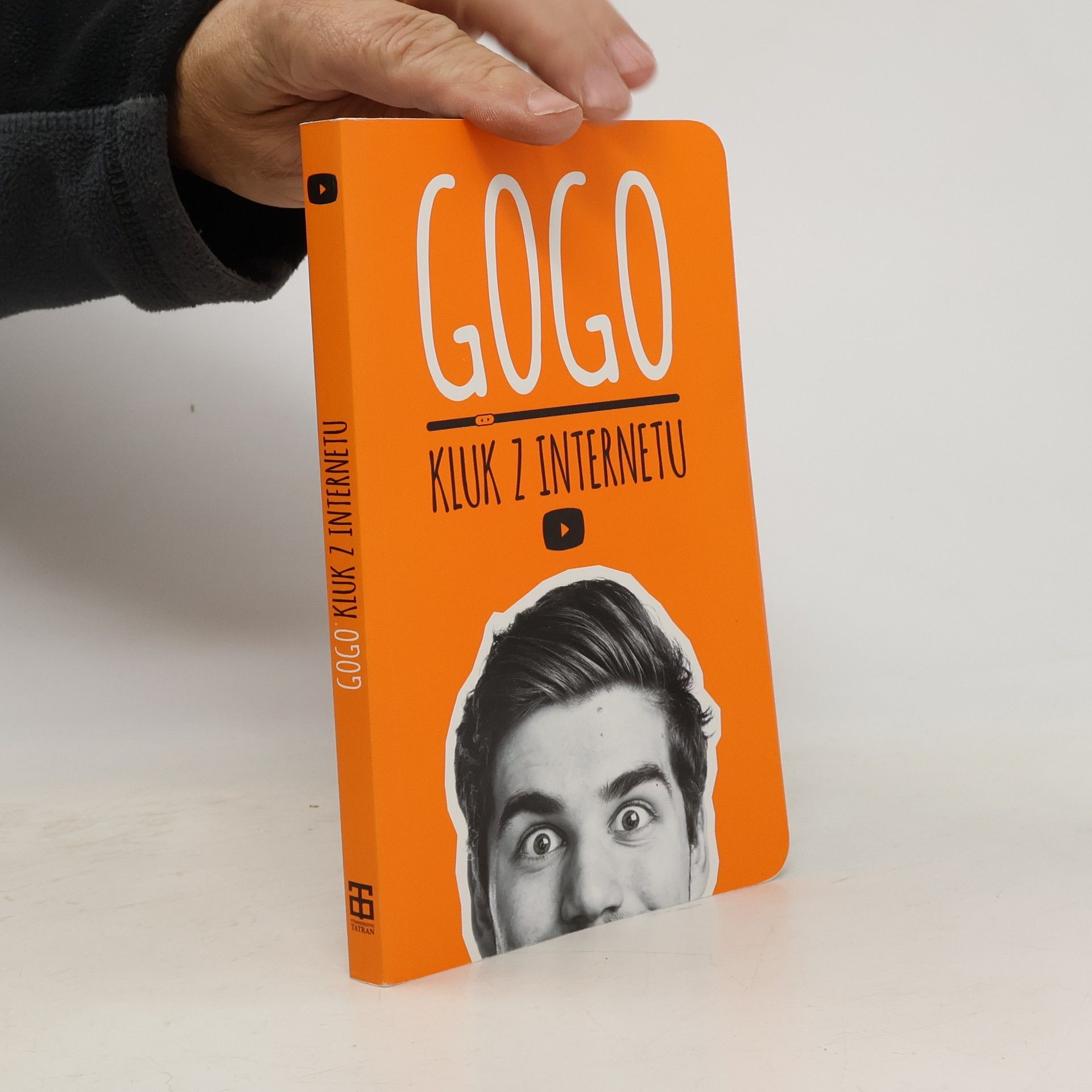 Gogo: Kluk z internetu