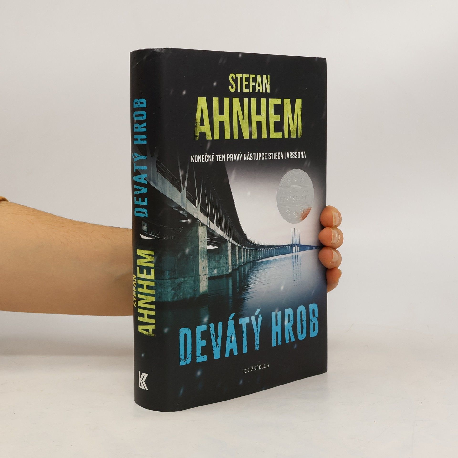 Stefan Ahnhem Devátý hrob