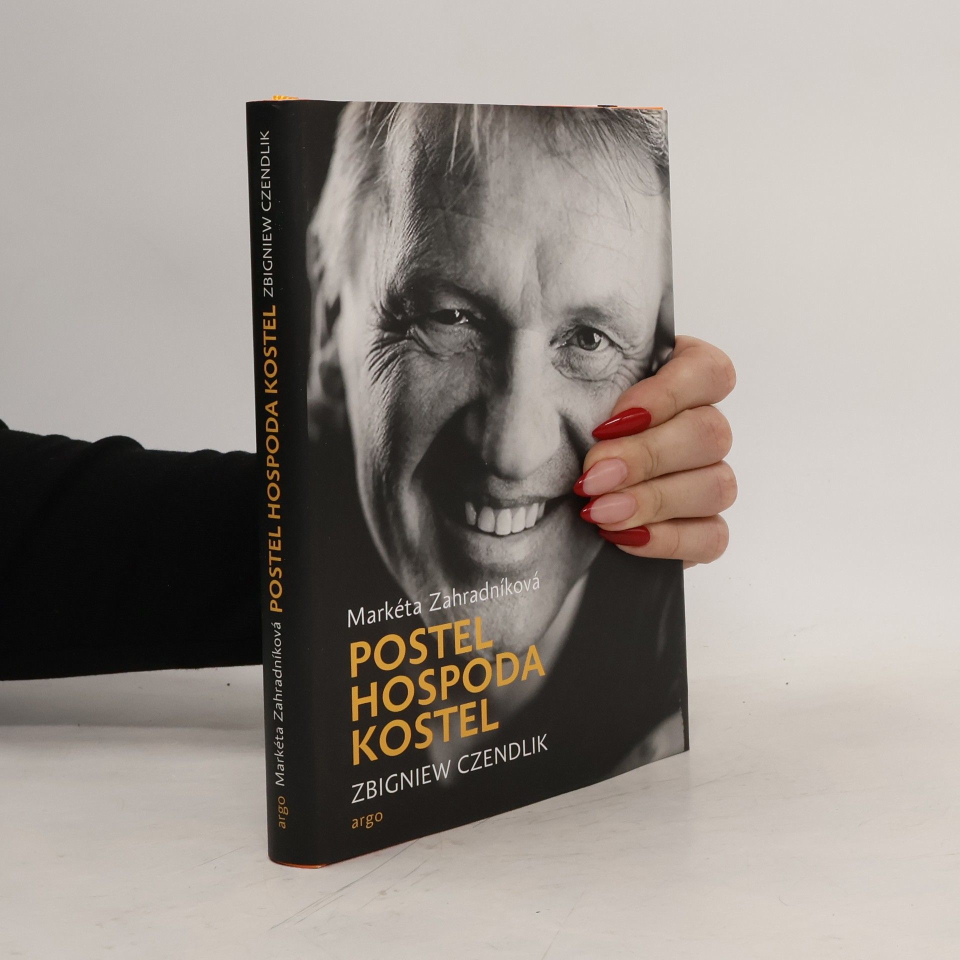 Postel, hospoda, kostel